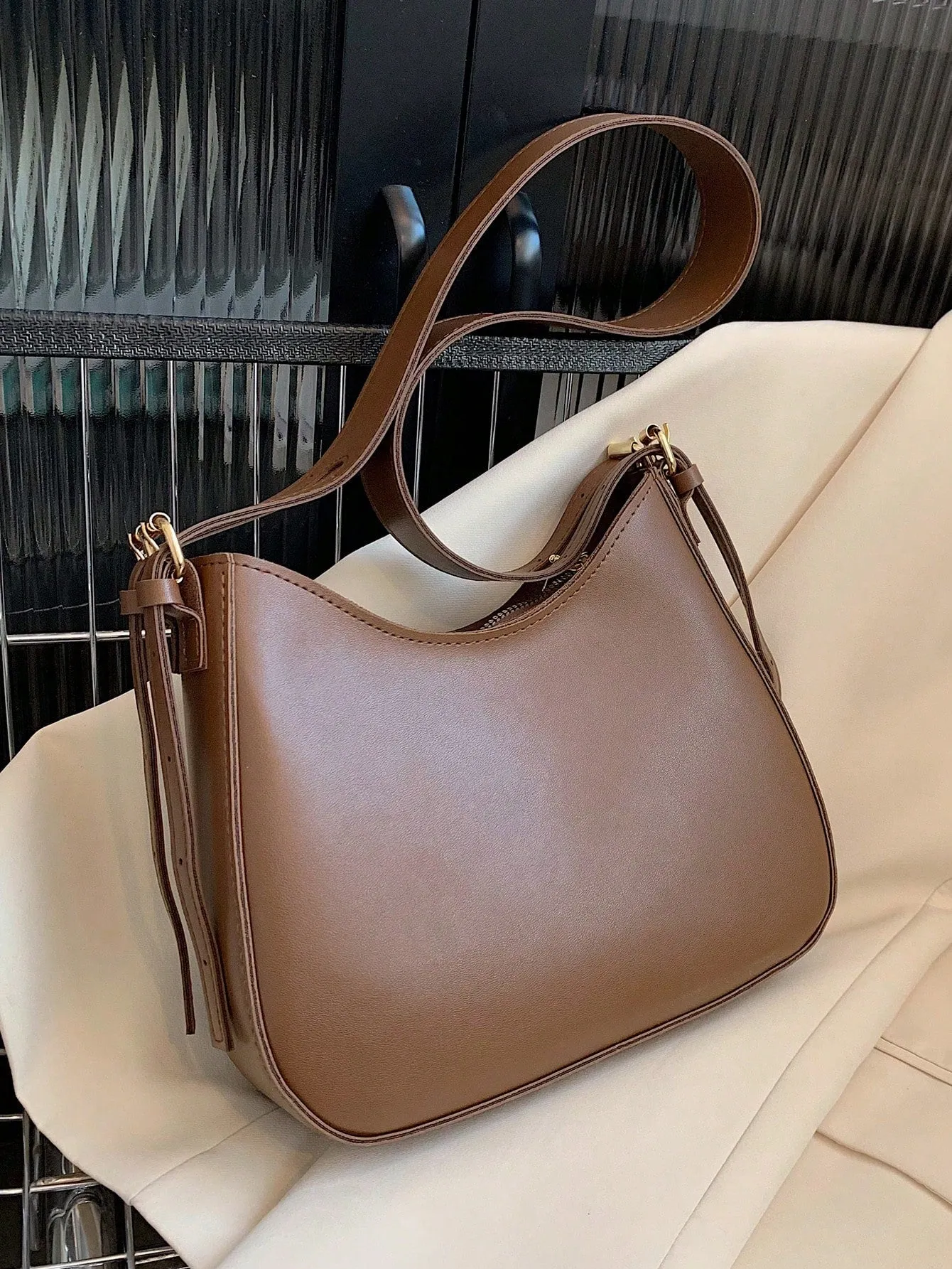 1pc Brown Simple Shoulder Bag