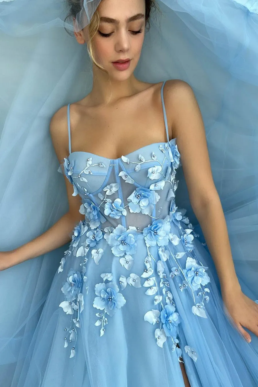 A-line Spaghetti strap Sweetheart Floor-length Sleeveless Split Front Appliques Lace Prom Dress