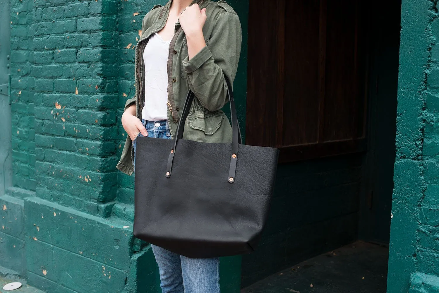 AVERY LEATHER TOTE BAG - LARGE - BLACK
