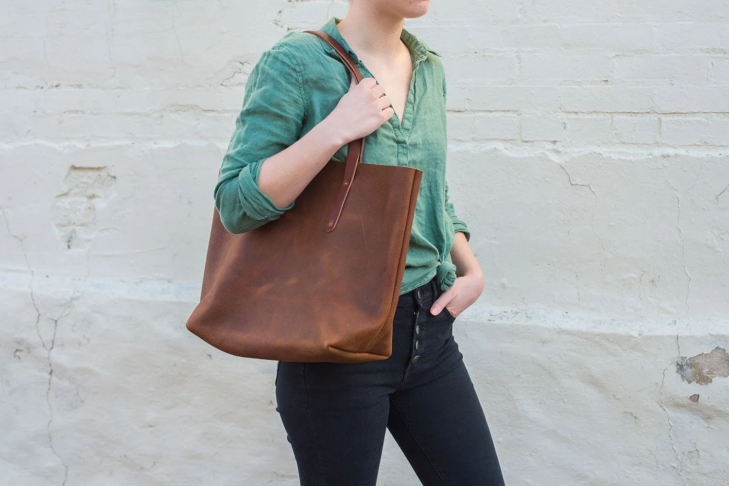 AVERY LEATHER TOTE BAG - LARGE - RAVEN