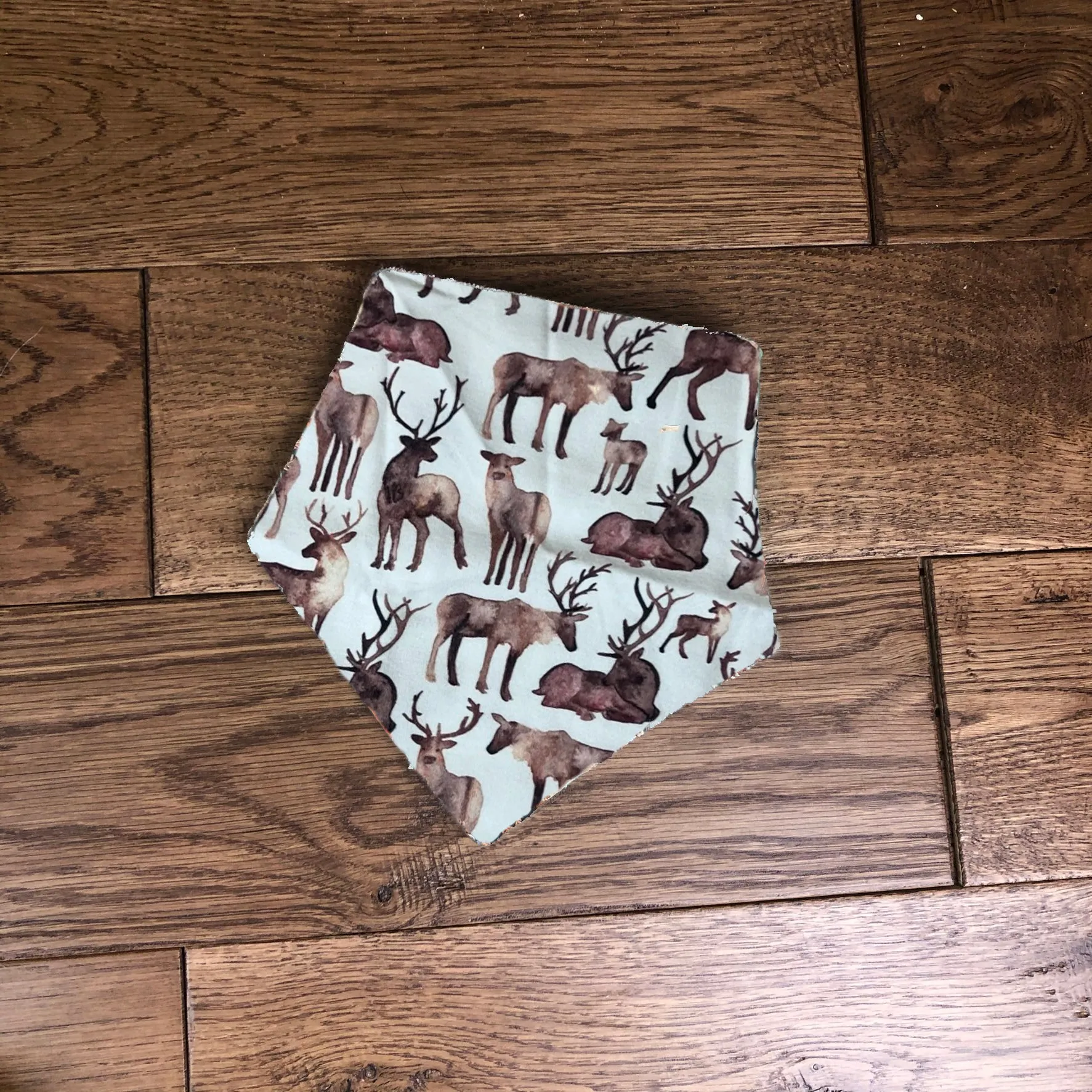 Bandana dribble bib - Majestic deer