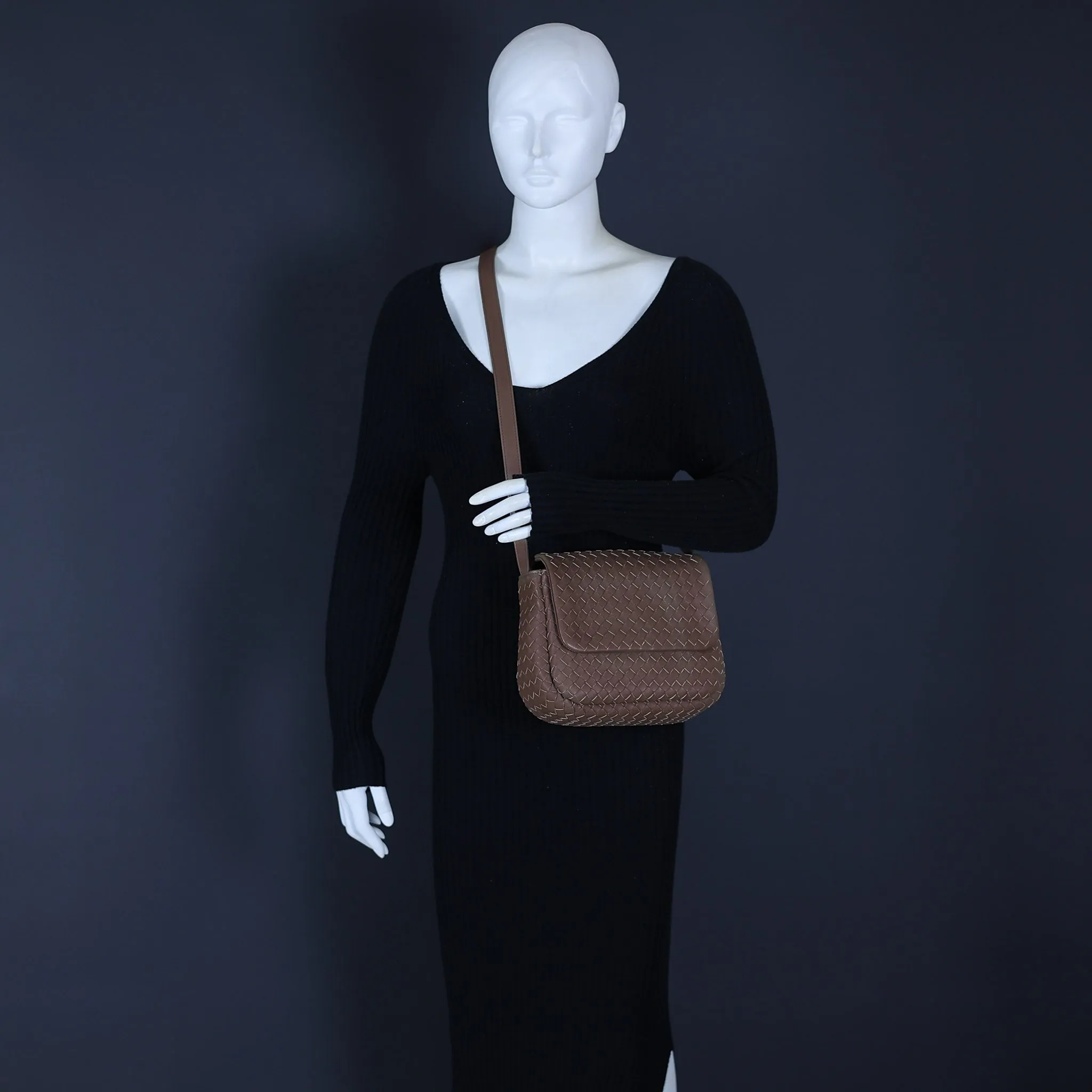 CA 1614 | INT | BROWN