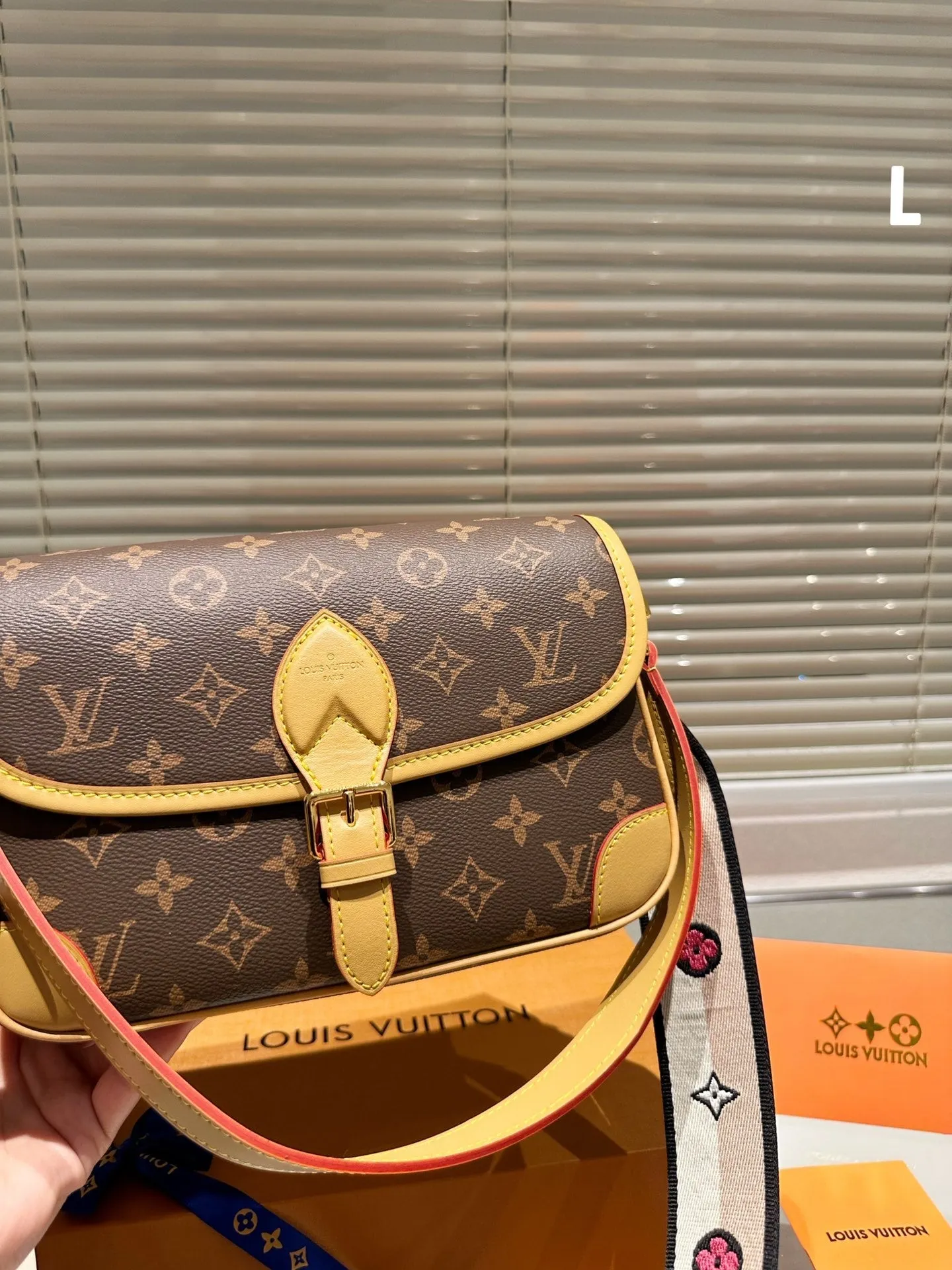 Classic Clasp Flap Handbag