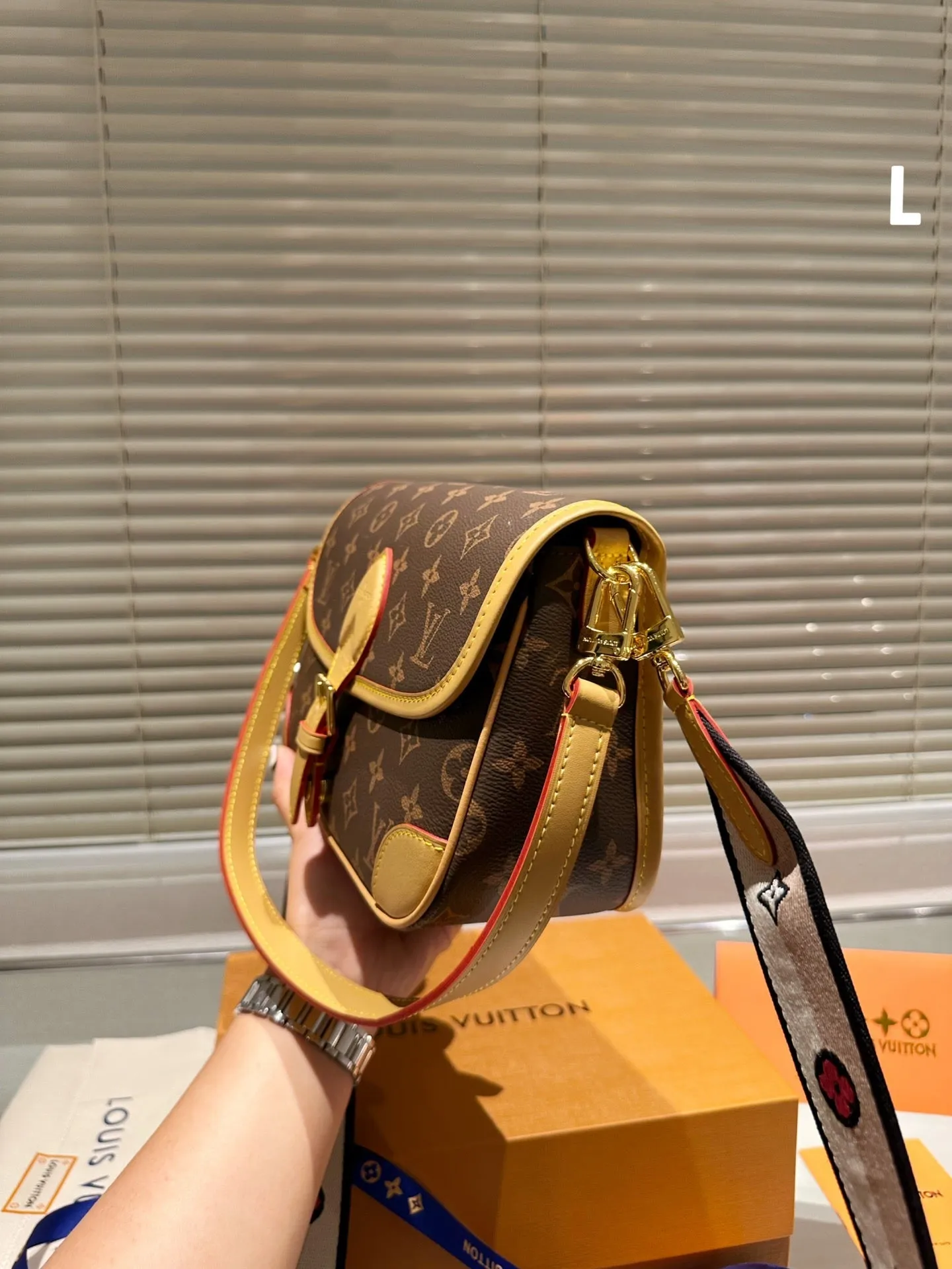 Classic Clasp Flap Handbag