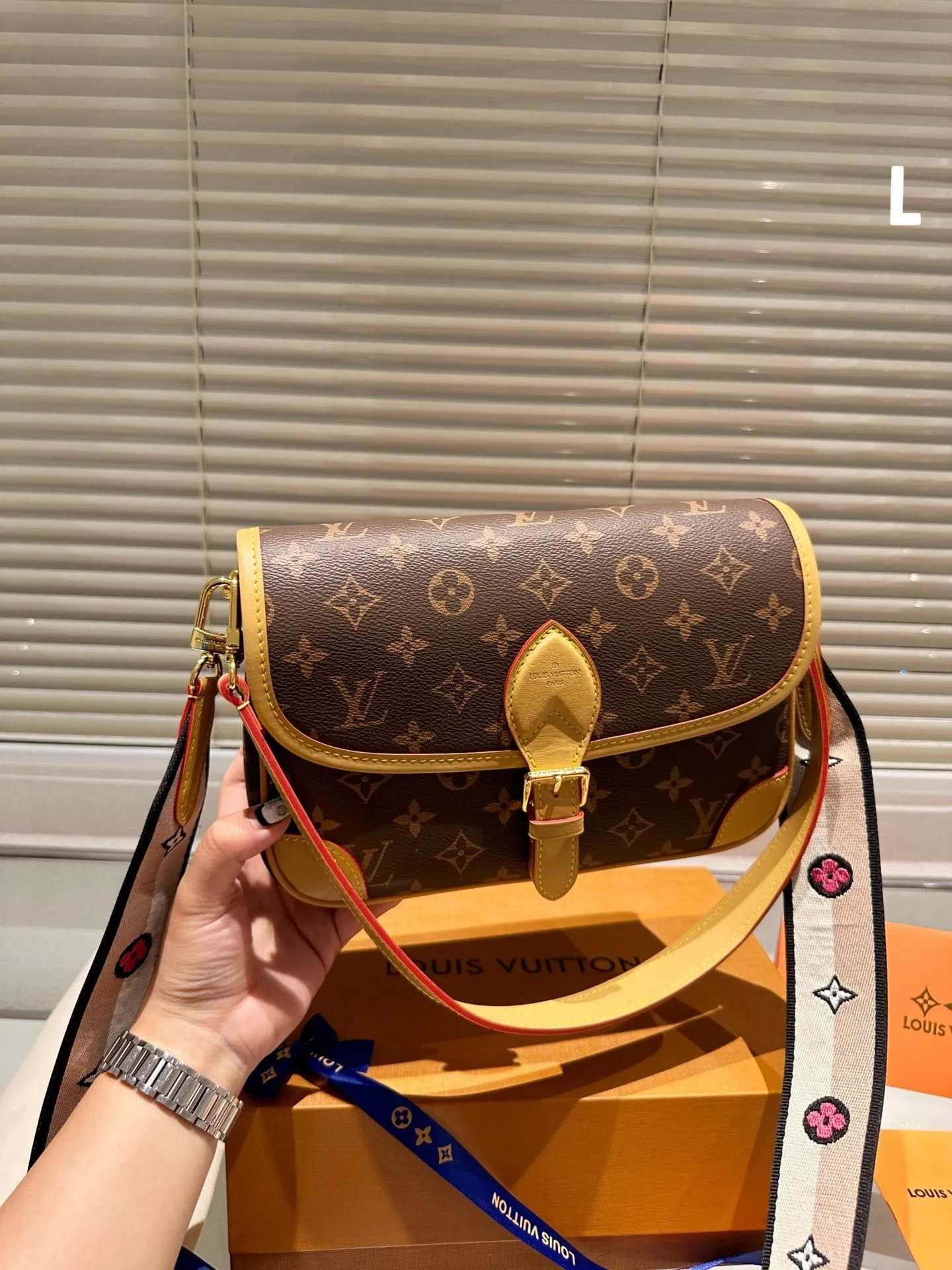 Classic Clasp Flap Handbag