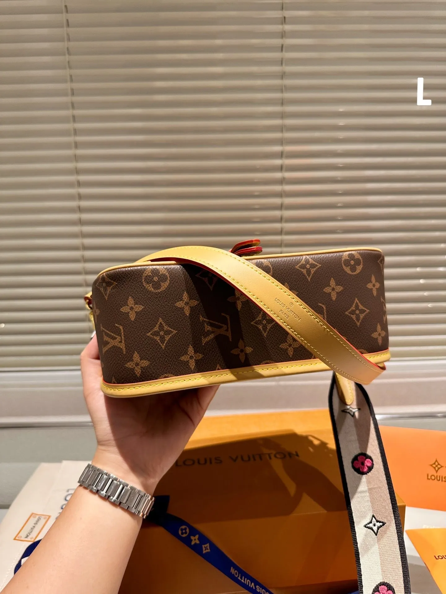 Classic Clasp Flap Handbag