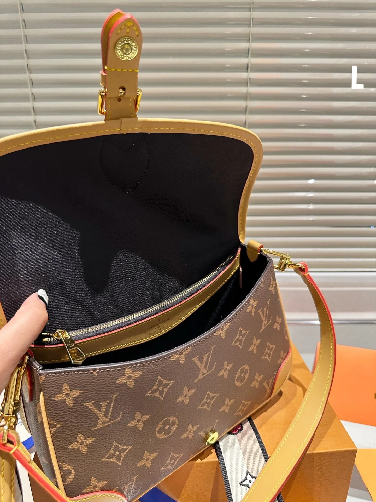 Classic Clasp Flap Handbag