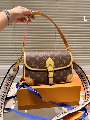 Classic Clasp Flap Handbag