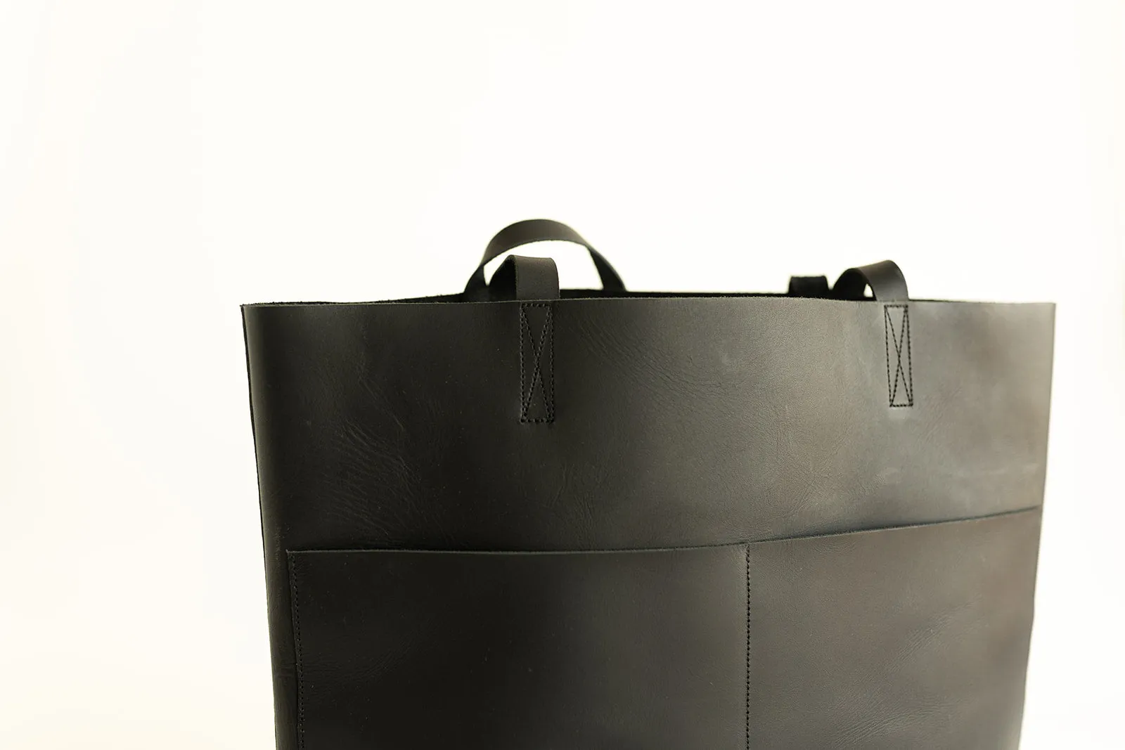 Classic Leather Tote {Black}
