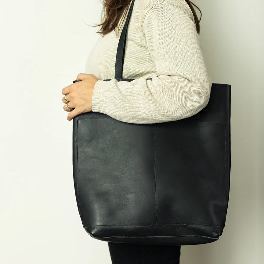 Classic Leather Tote {Black}