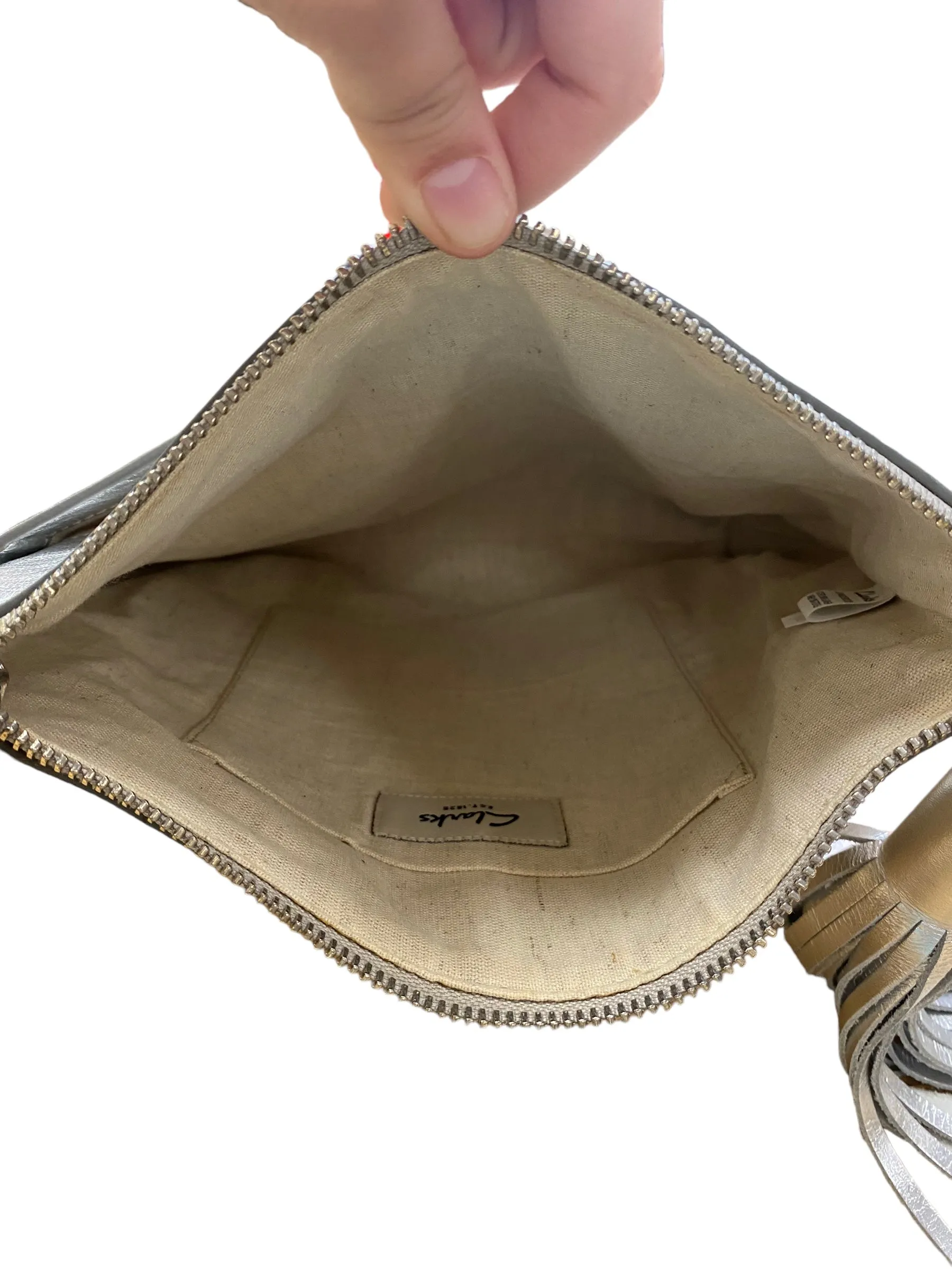 Crossbody By Clarks  Size: Medium
