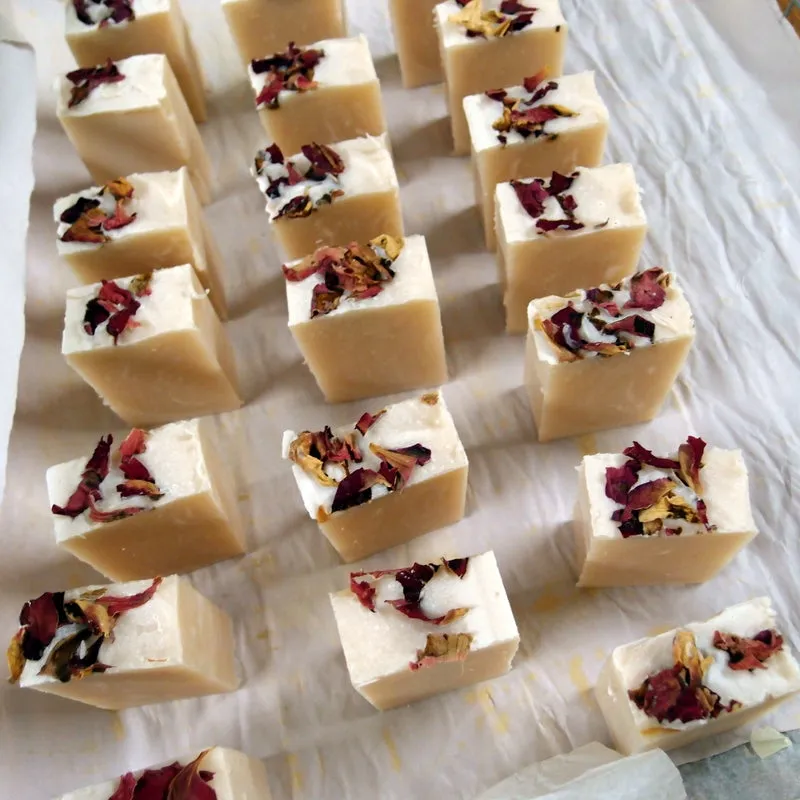 Custom Fancy Soaps - bulk buy for special occasions, weddings, baby showers, bed and breakfast etc.