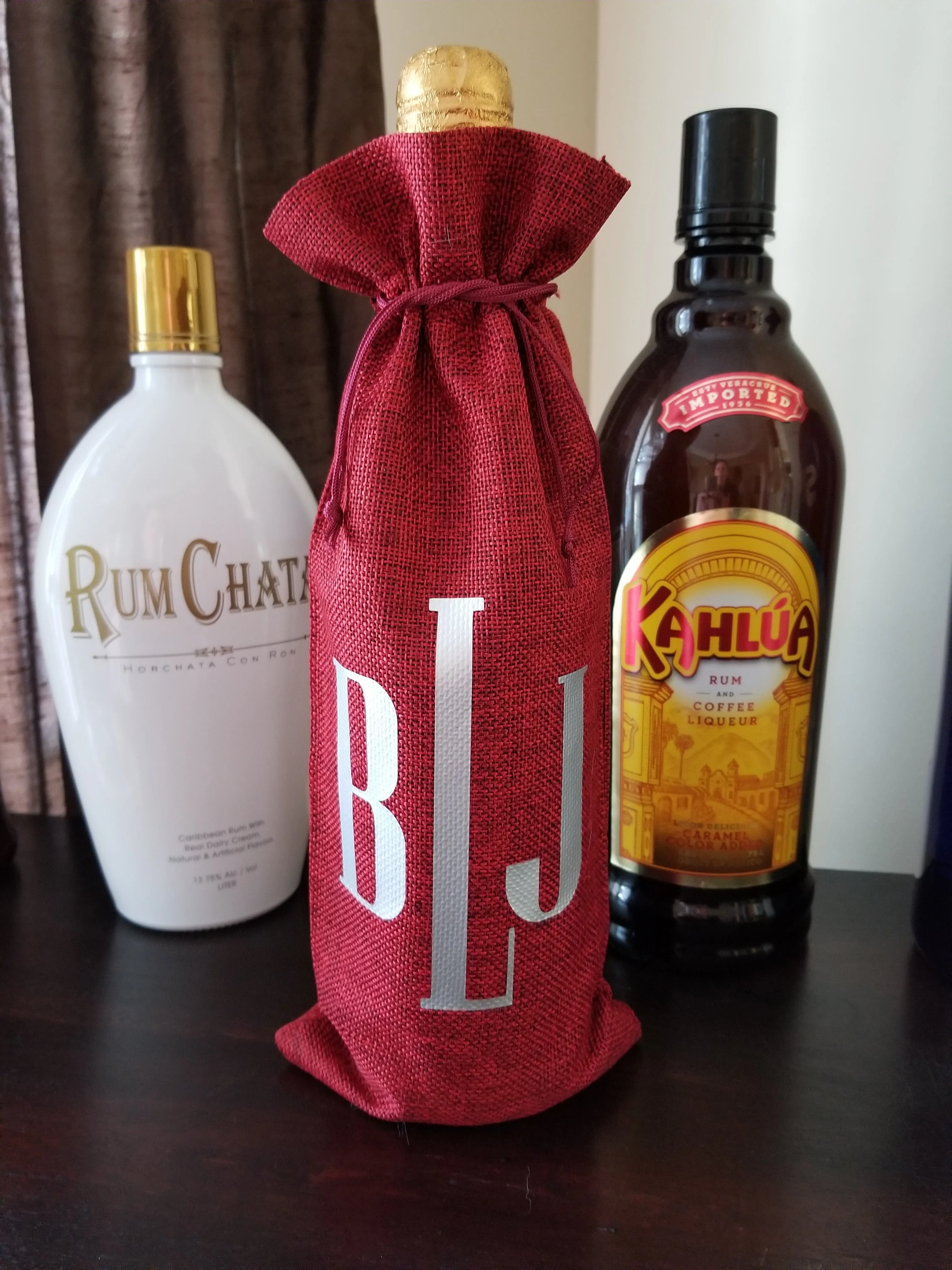 Custom/Personalized Jute Wine Bag - This wine pairs well with turkey and difficult relatives