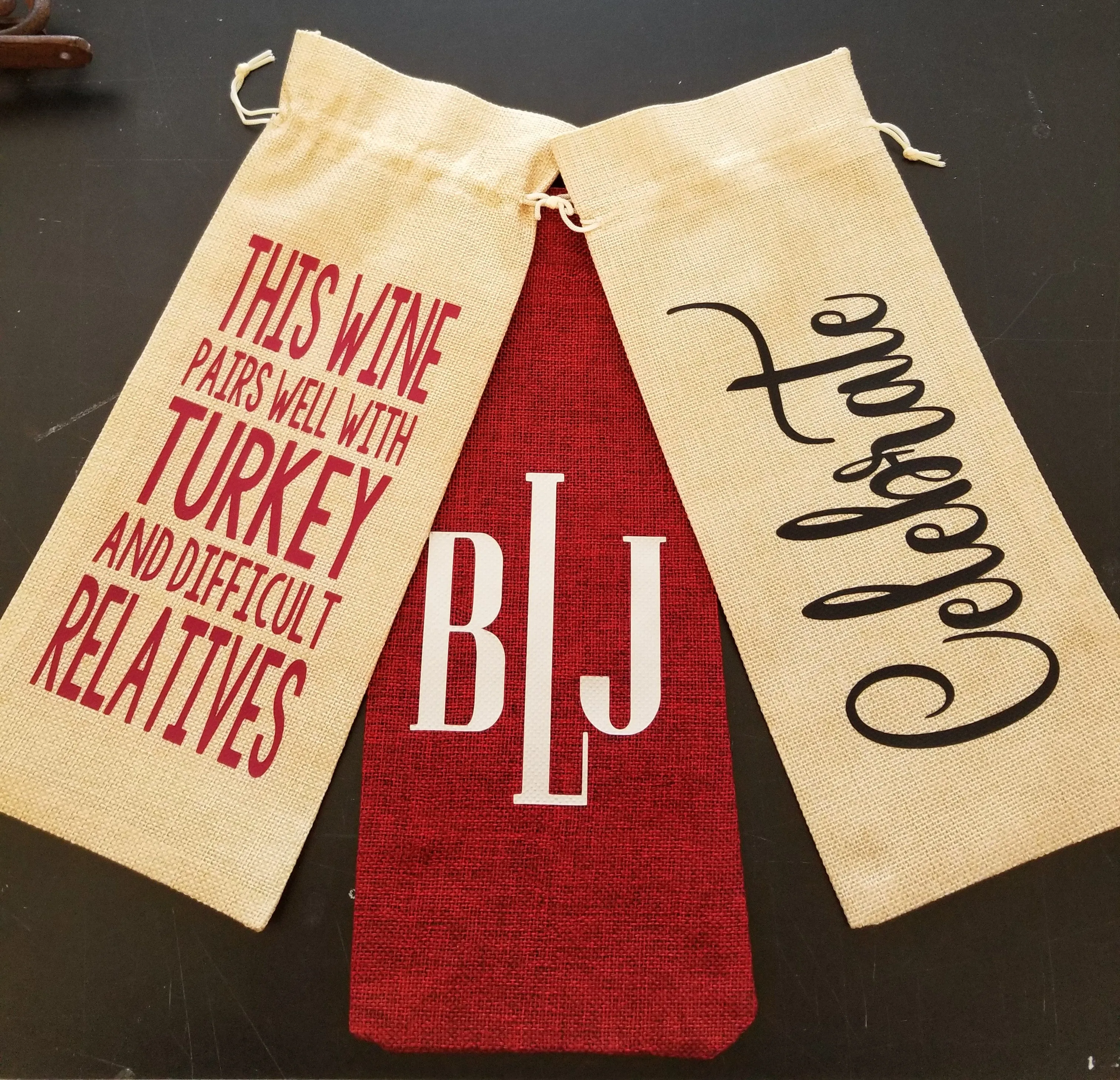 Custom/Personalized Jute Wine Bag - This wine pairs well with turkey and difficult relatives