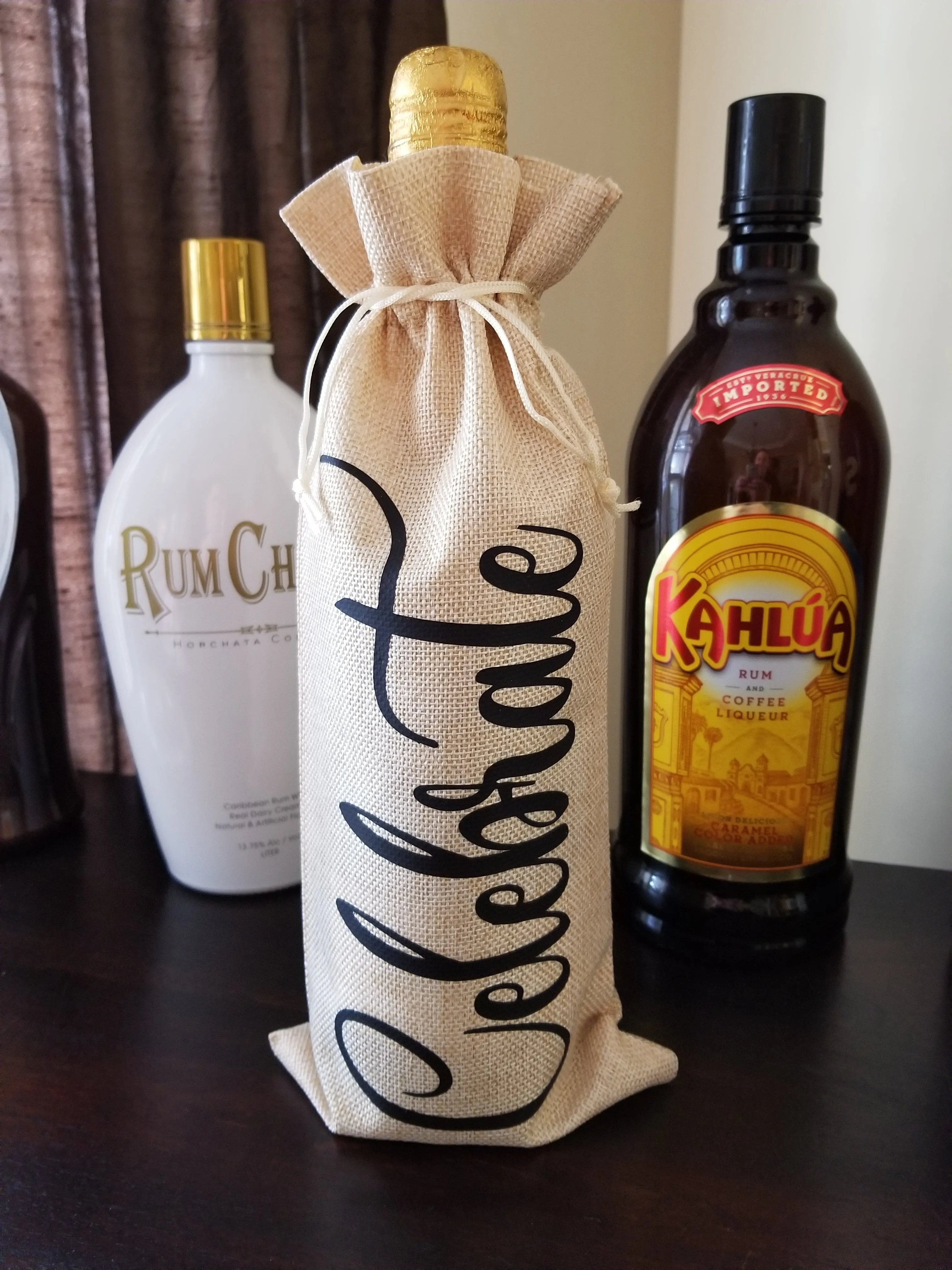 Custom/Personalized Jute Wine Bag - This wine pairs well with turkey and difficult relatives