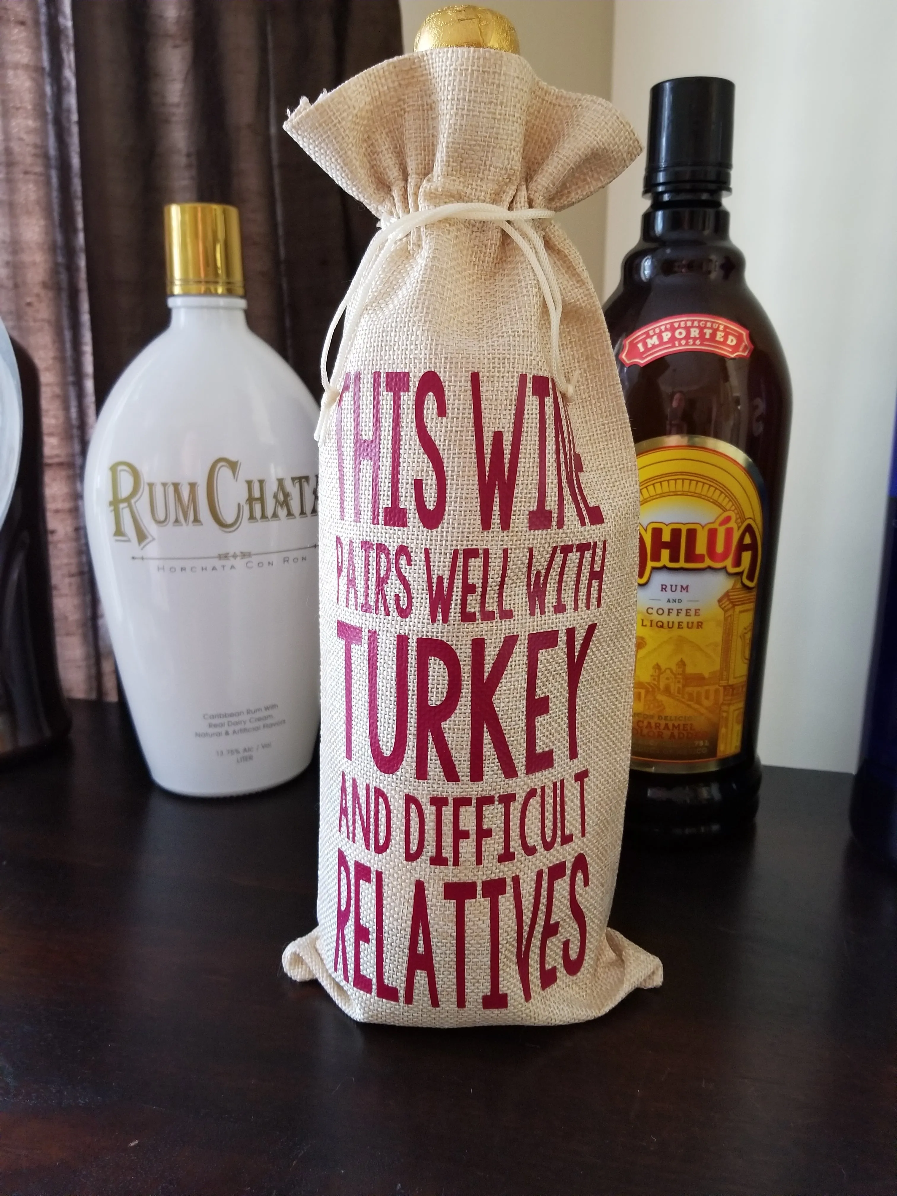 Custom/Personalized Jute Wine Bag - This wine pairs well with turkey and difficult relatives