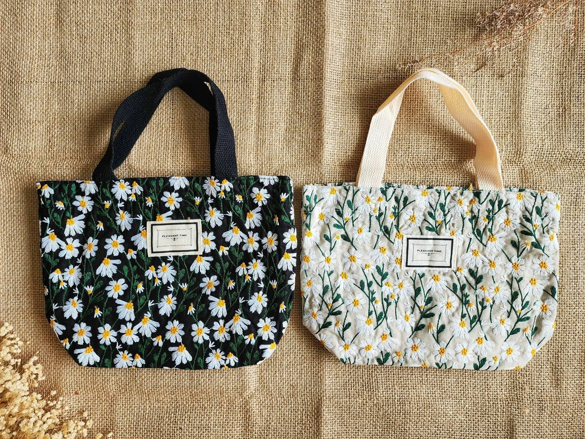 Daisy Embroidered Lunch Bag