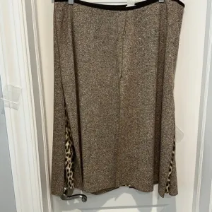 Designer Italian Tweed Skirt with Slits and Leopard Lining NWOT Sz 16