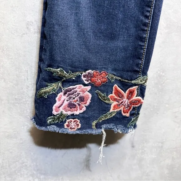 Driftwood Jeans Womens 30X26 Blue Colette Medium Wash Embroidered Floral Trim