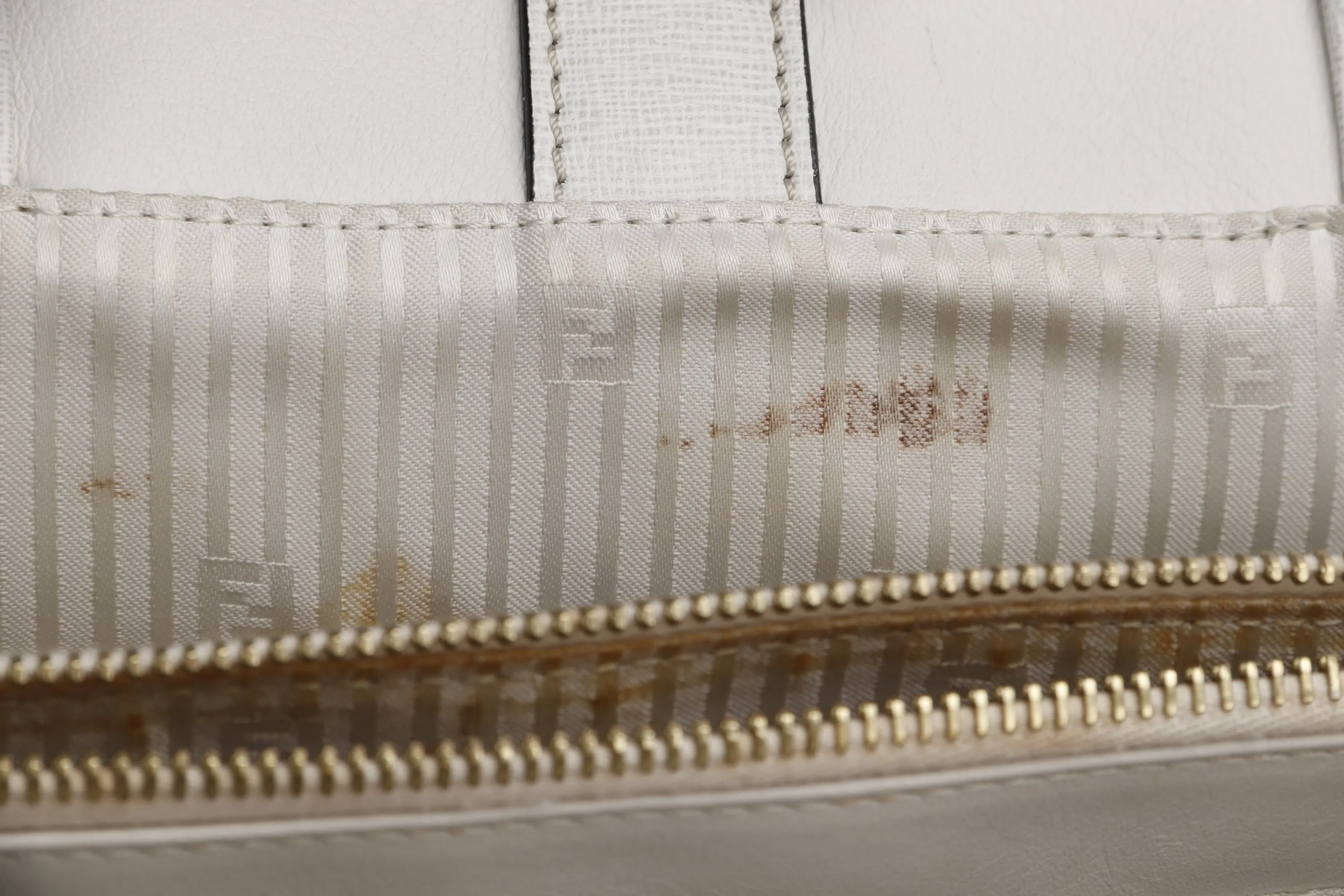 FENDI (8BH250-D7F) 2JOURS TOTE WHITE CALF LEATHER GOLD HARDWARE, WITH STRAP, CARD & DUST COVER