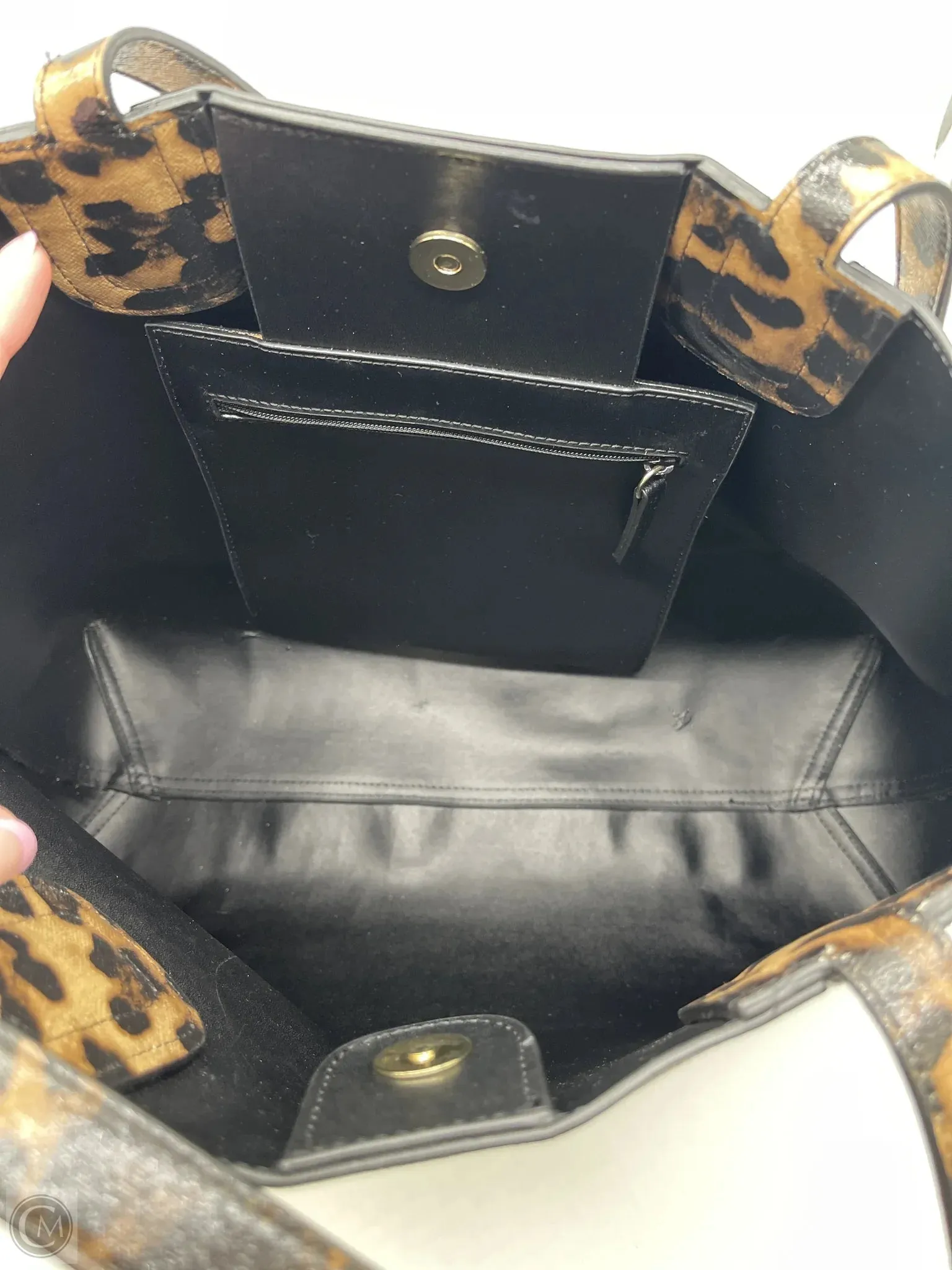 Handbag By Clothes Mentor, Size: Medium