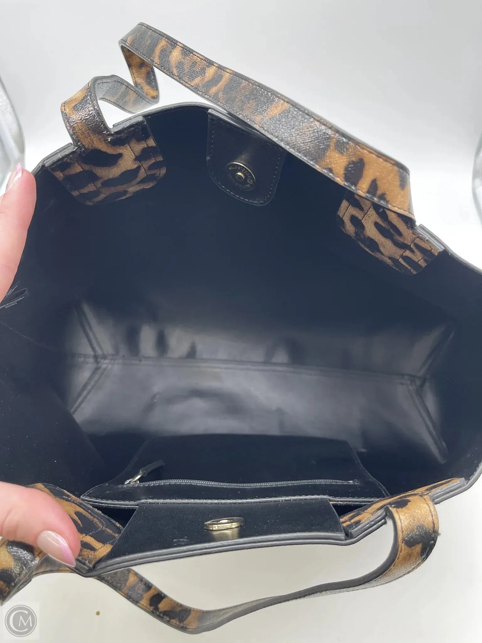 Handbag By Clothes Mentor, Size: Medium