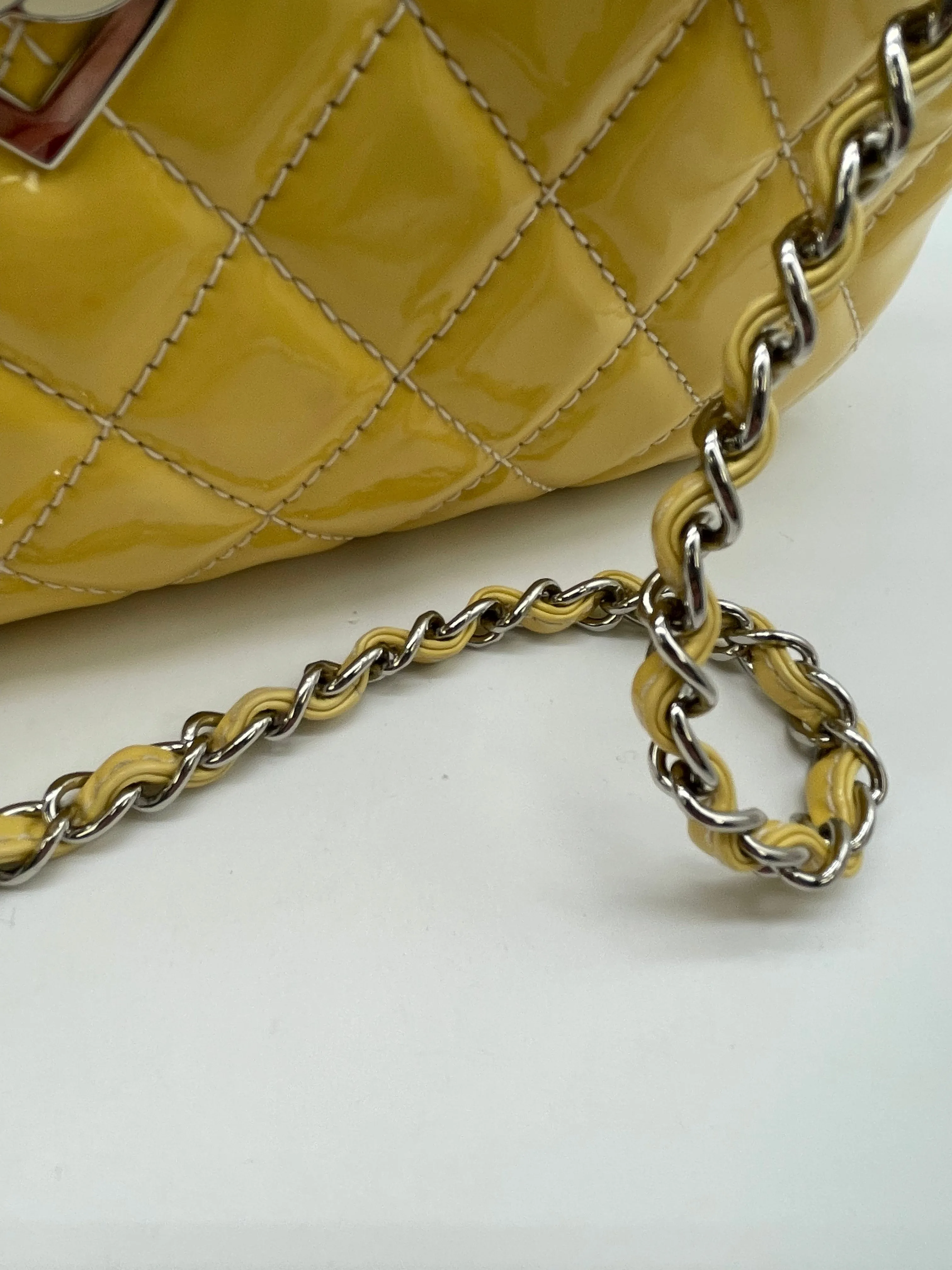 Handbag Luxury Designer By Chanel, Size: Medium