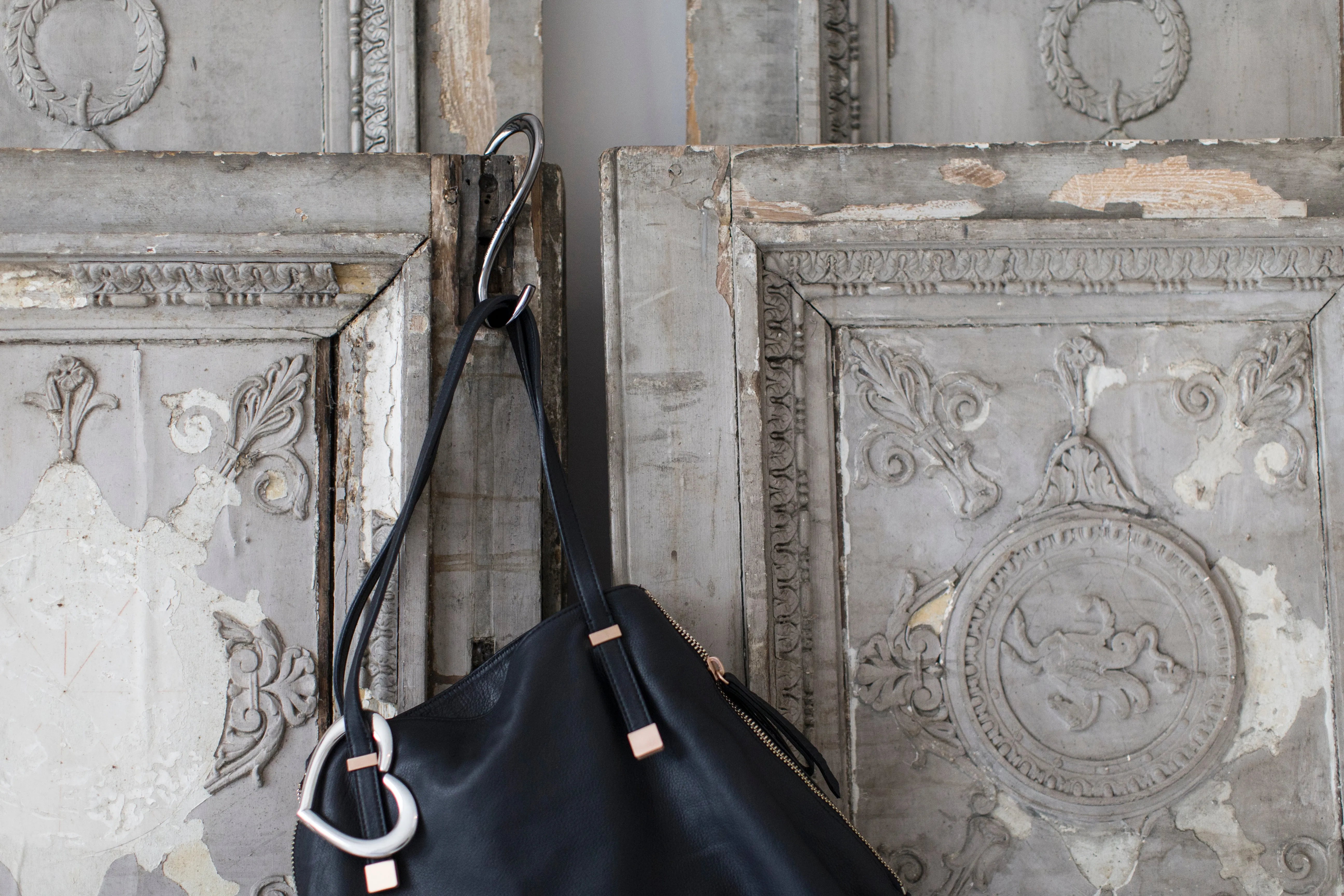 Heart purse hanger black