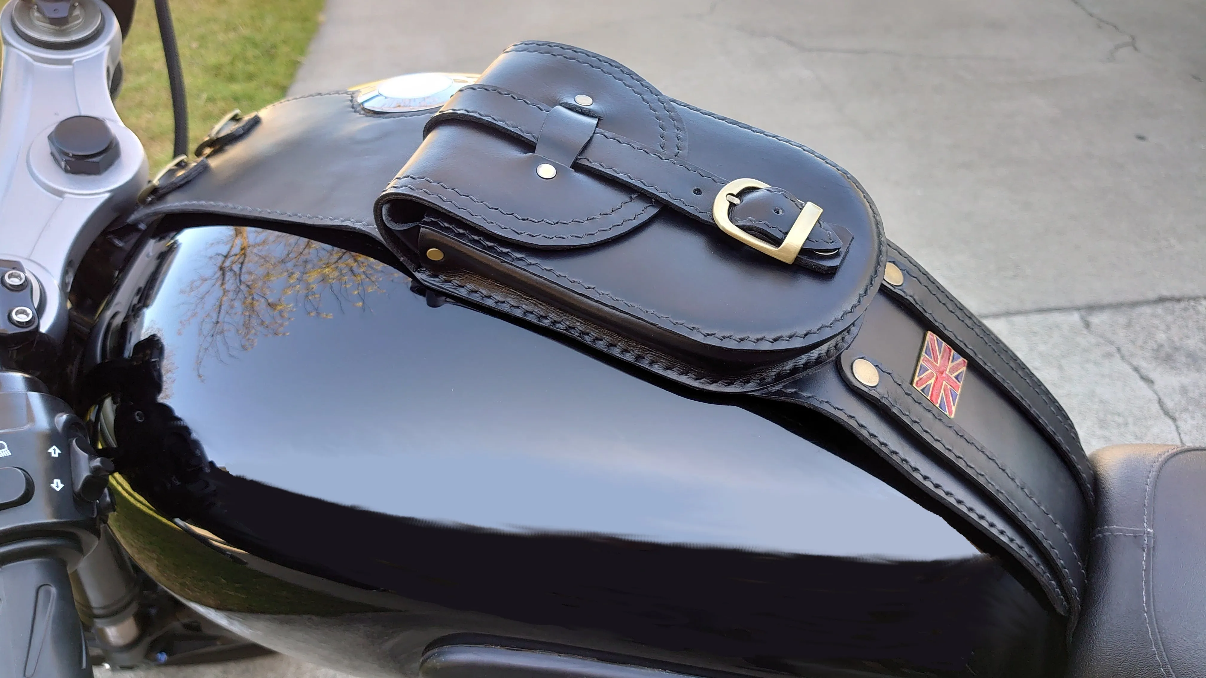 KB-TTBUJ - Triumph Bonneville Tank Bag w/ Union Jack Pin