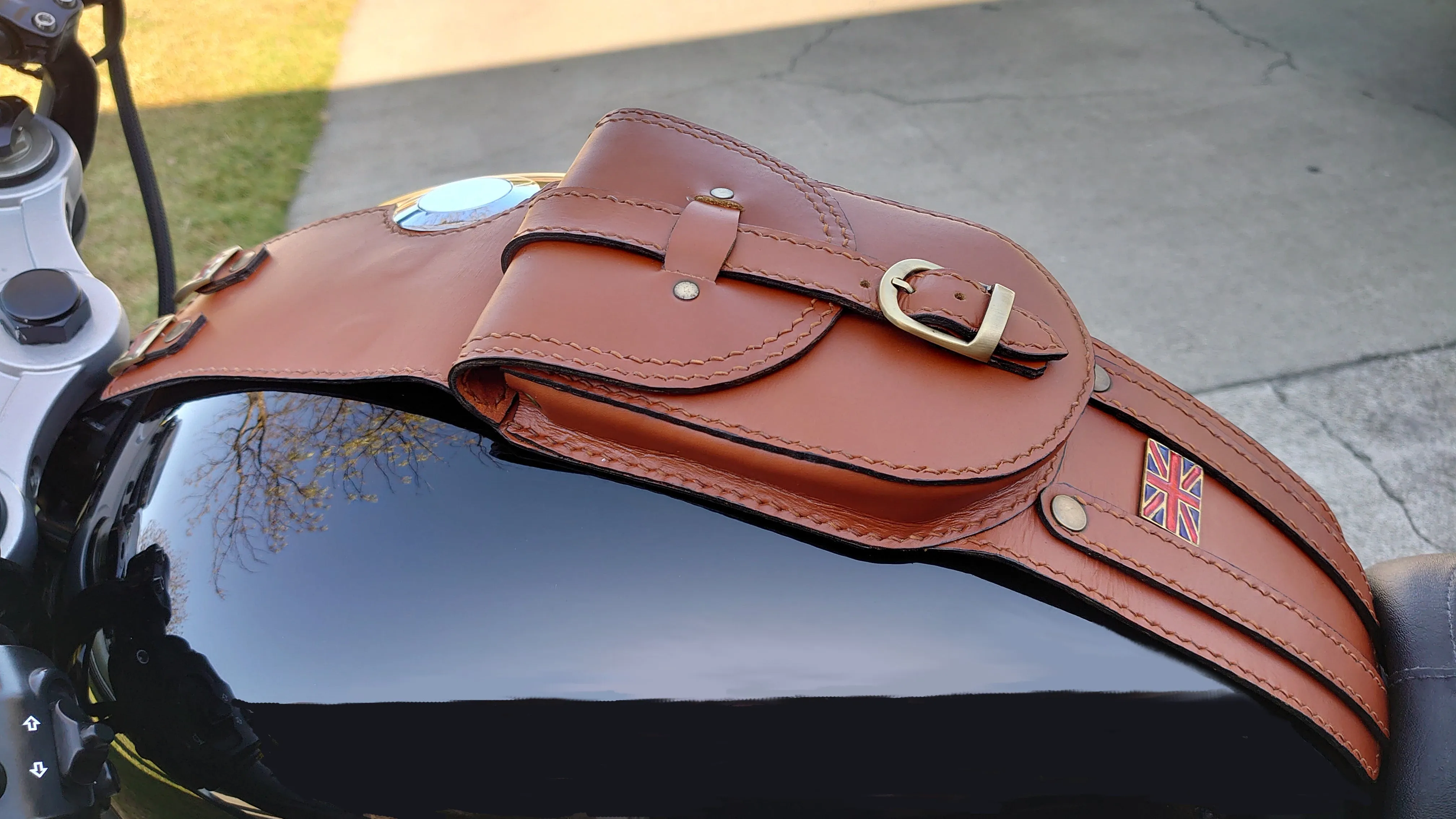 KB-TTBUJ - Triumph Bonneville Tank Bag w/ Union Jack Pin