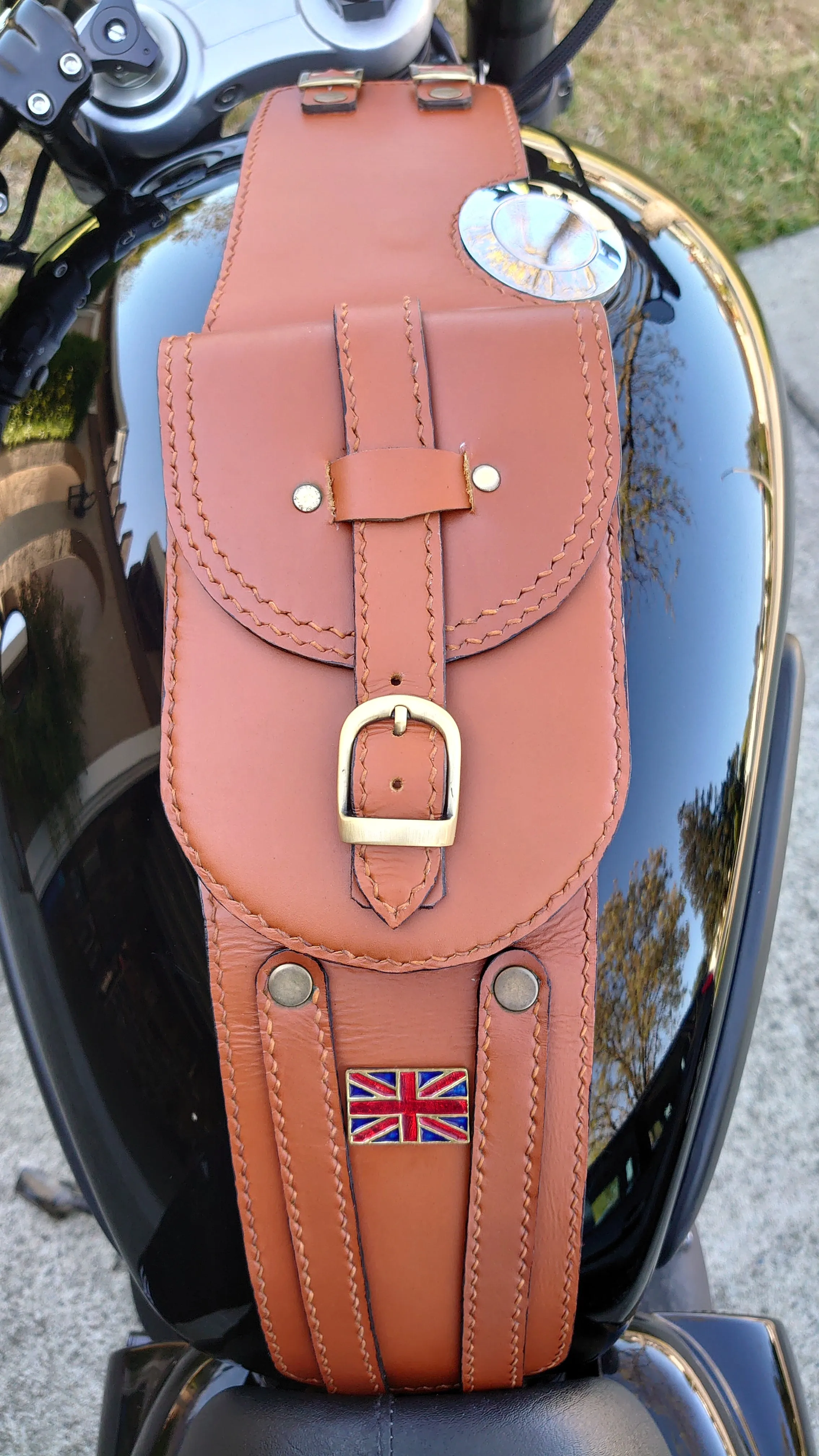 KB-TTBUJ - Triumph Bonneville Tank Bag w/ Union Jack Pin
