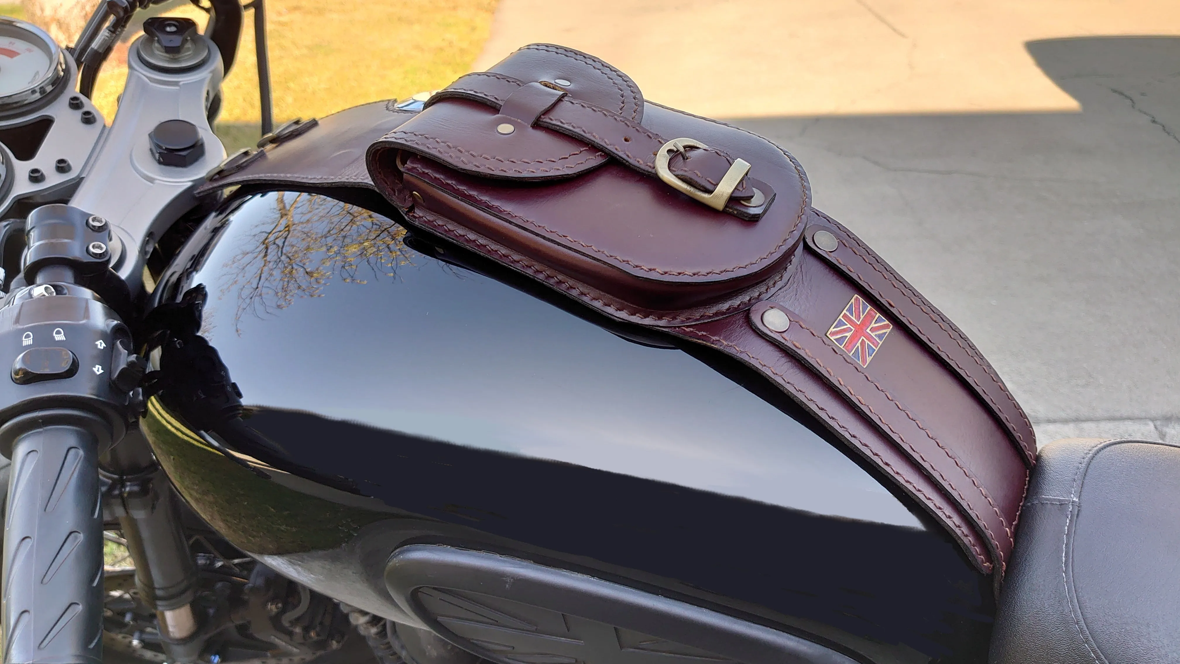 KB-TTBUJ - Triumph Bonneville Tank Bag w/ Union Jack Pin