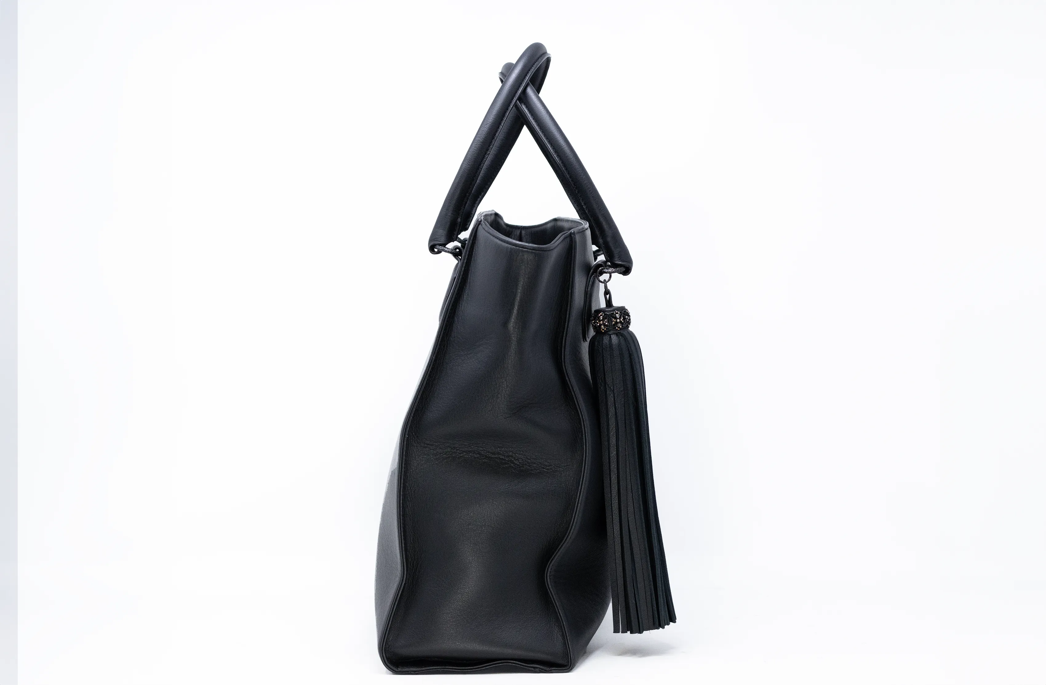 LARGE TASSEL WITH BLACK WINGS OF FORTUNE BAND