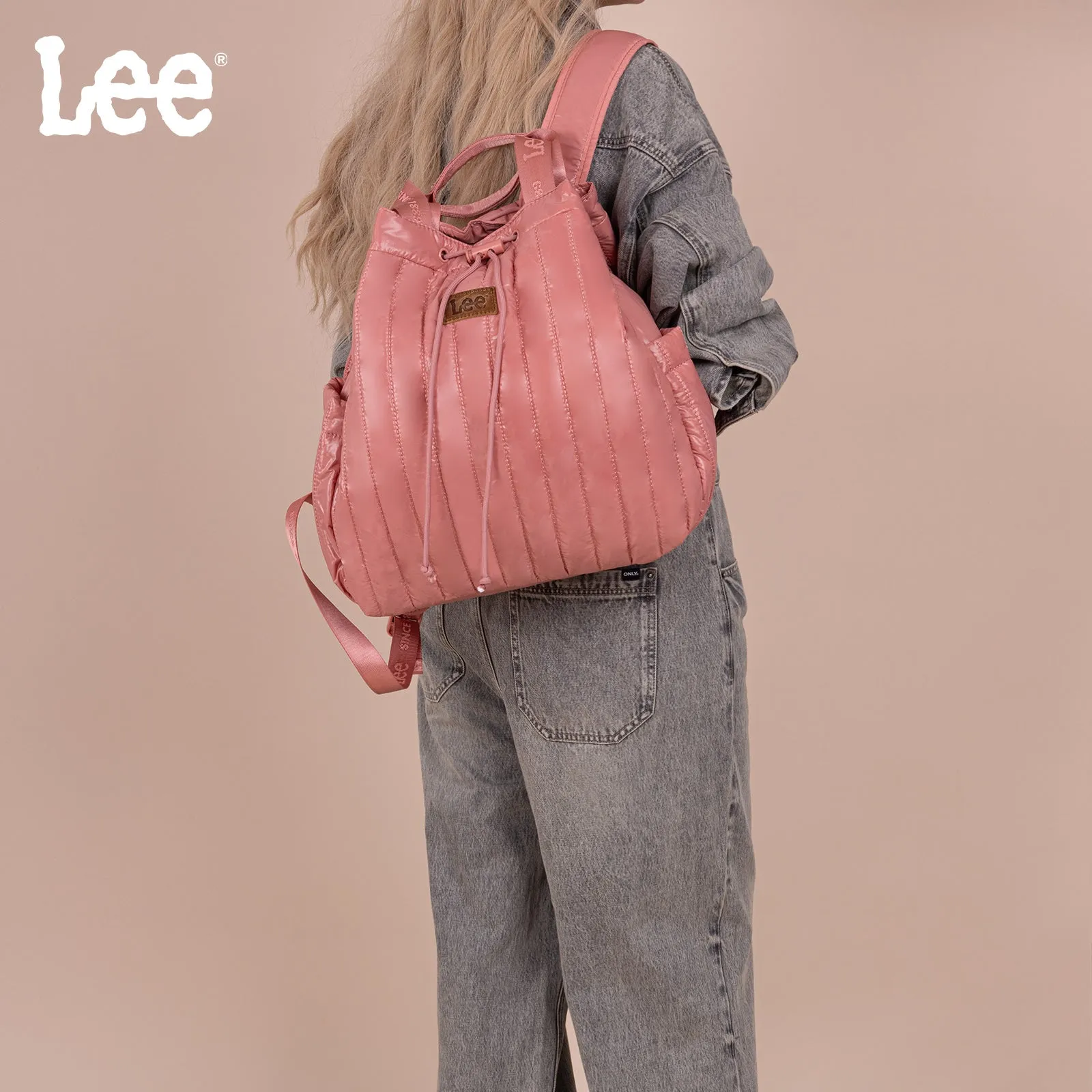 LEE49-002  LEE Quilted Puffer Drawstring Backpack