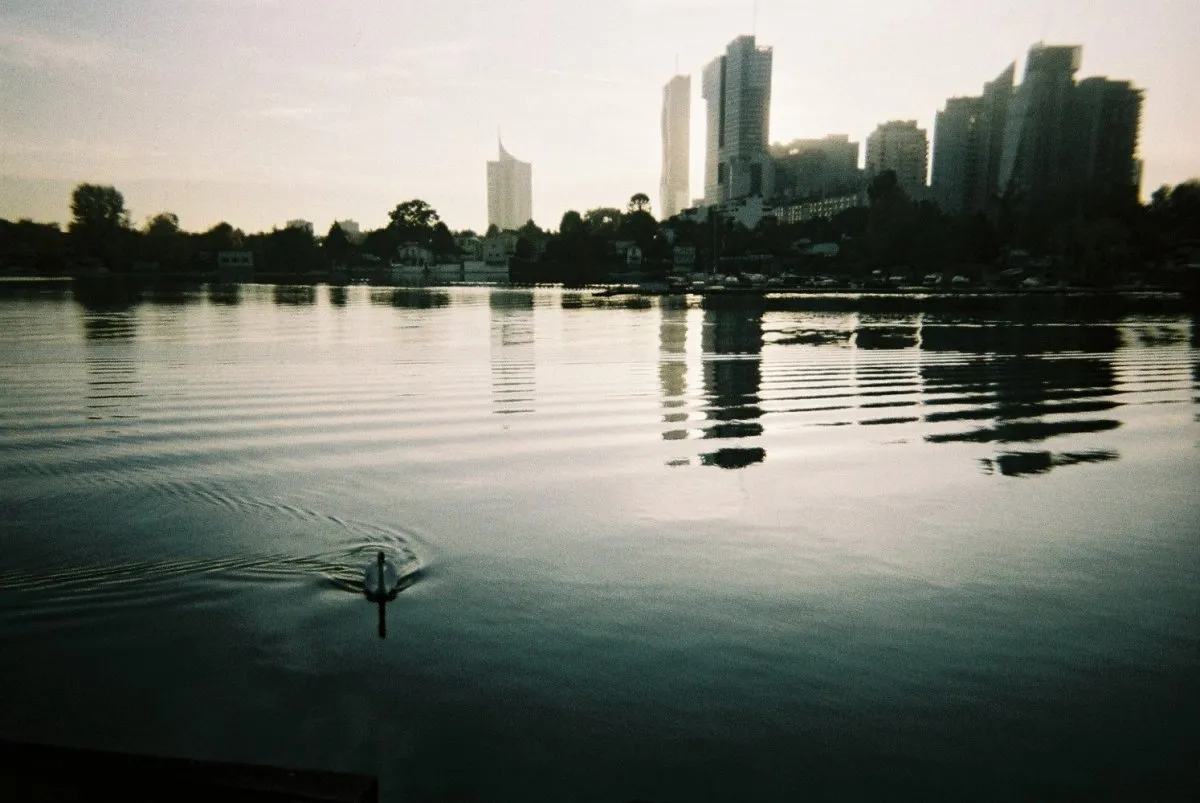 Lomography 35mm Simple-Use Camera - LomoChrome Metropolis