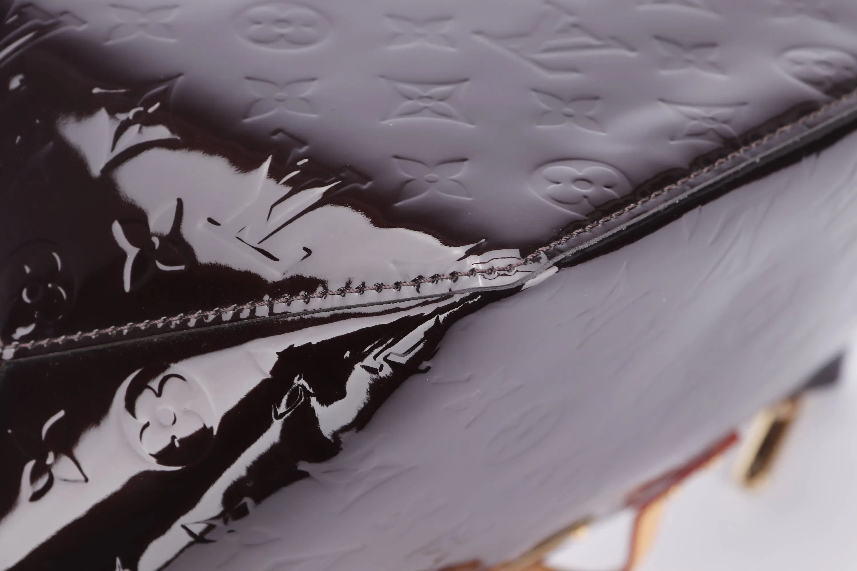 LOUIS VUITTON BELLEVUE TOTE BAG (FL0110), PM SIZE, AMARANTE MONOGRAM VERNIS, WITH DUST COVER