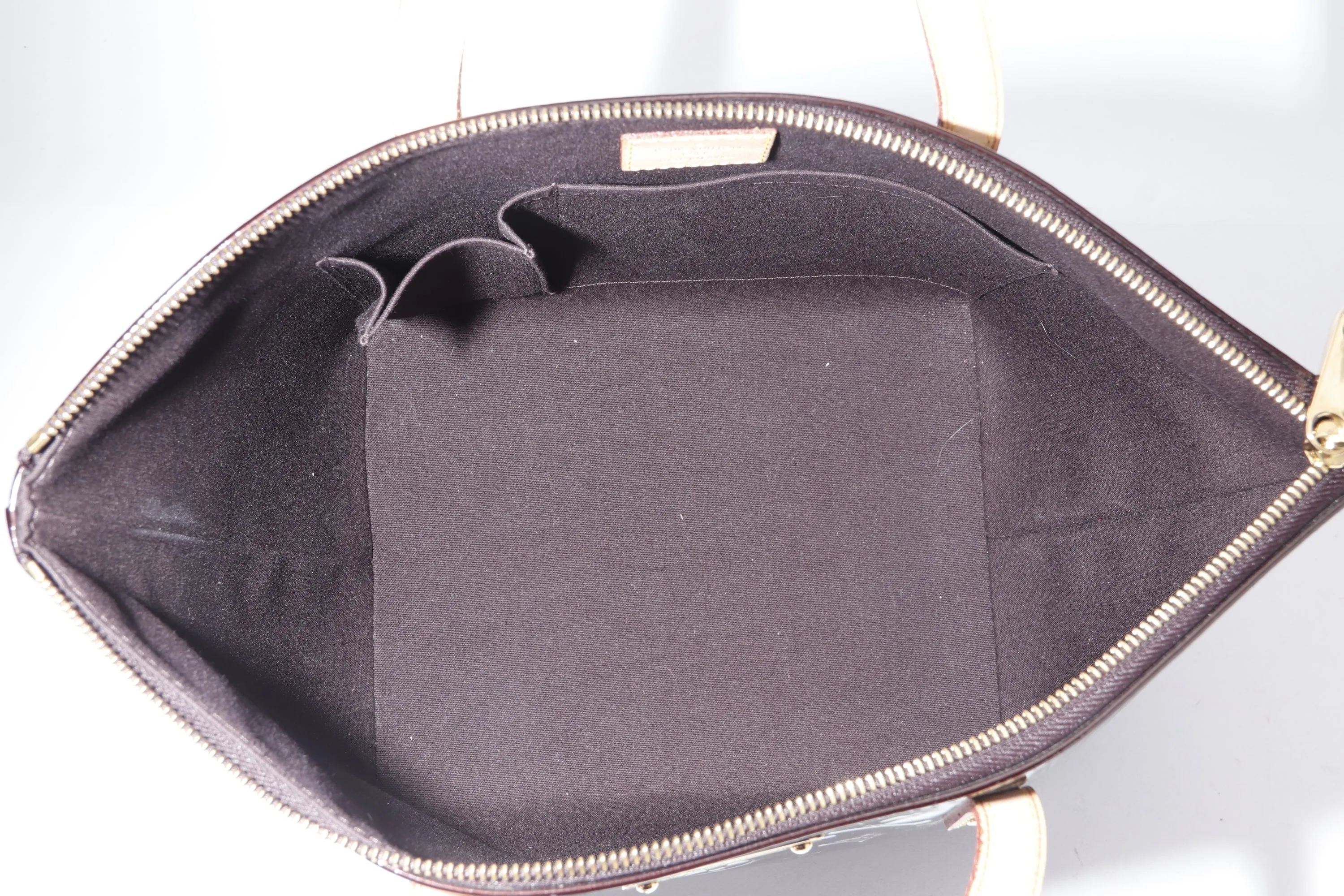 LOUIS VUITTON BELLEVUE TOTE BAG (FL0110), PM SIZE, AMARANTE MONOGRAM VERNIS, WITH DUST COVER