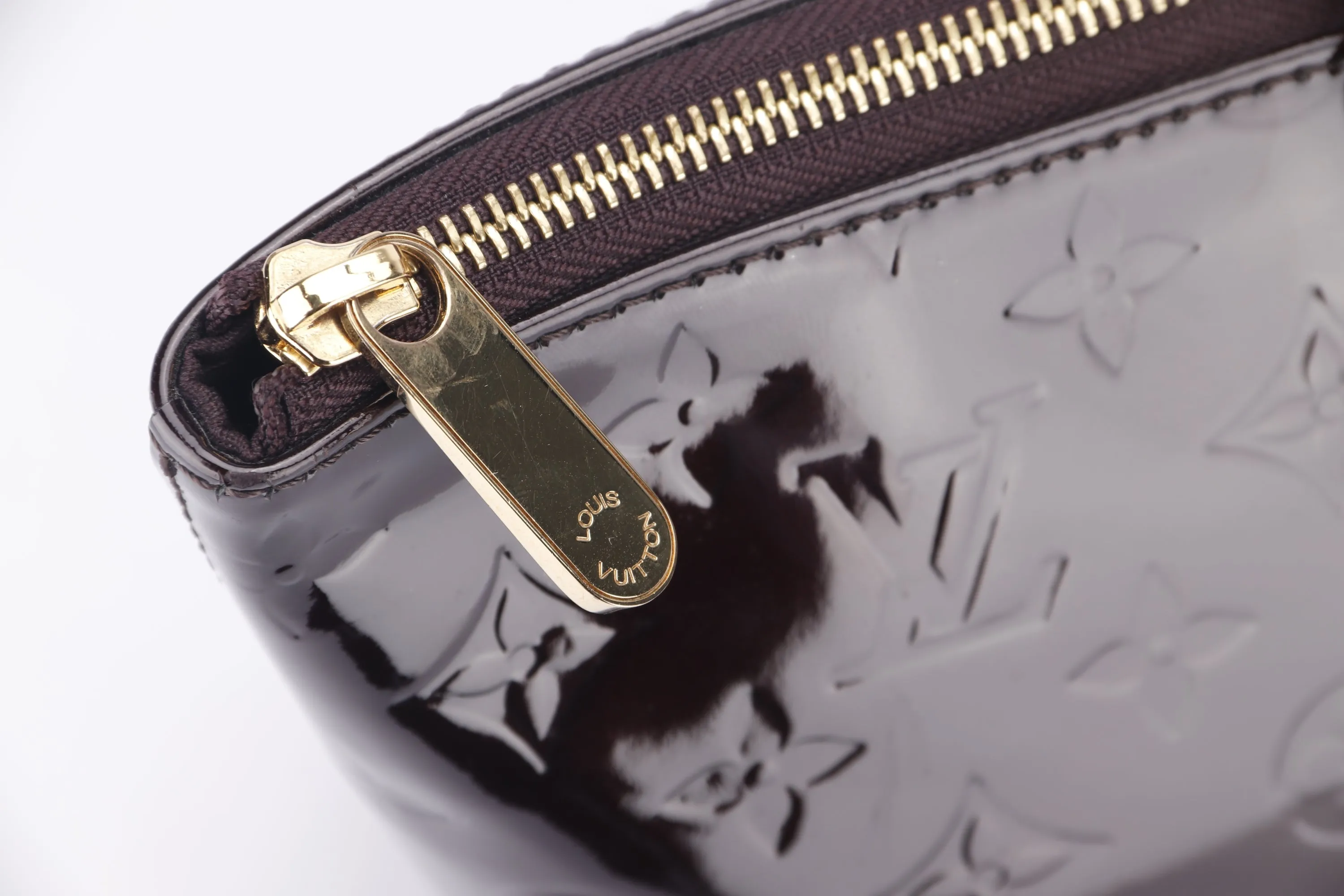 LOUIS VUITTON BELLEVUE TOTE BAG (FL0110), PM SIZE, AMARANTE MONOGRAM VERNIS, WITH DUST COVER