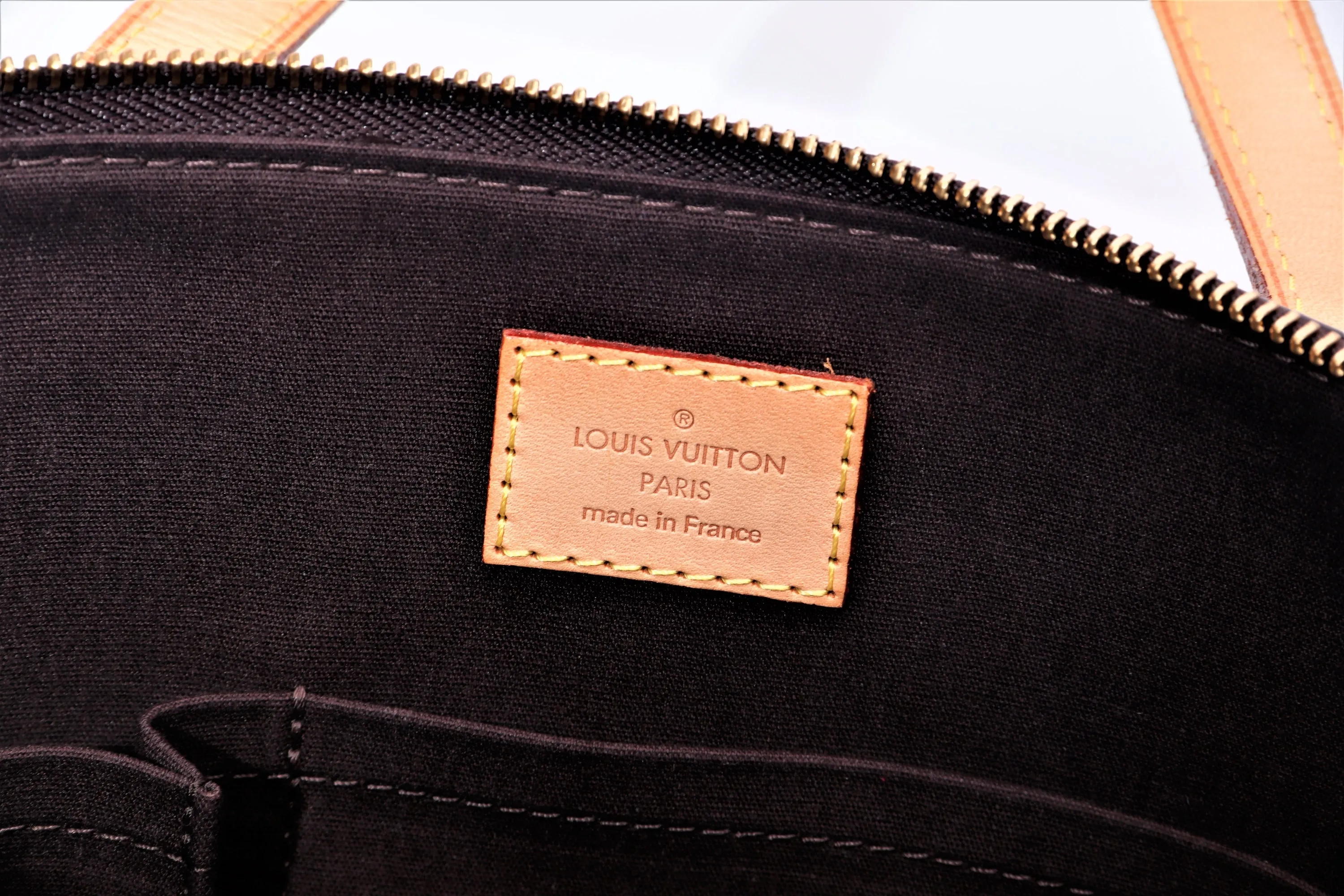 LOUIS VUITTON BELLEVUE TOTE BAG (FL0110), PM SIZE, AMARANTE MONOGRAM VERNIS, WITH DUST COVER