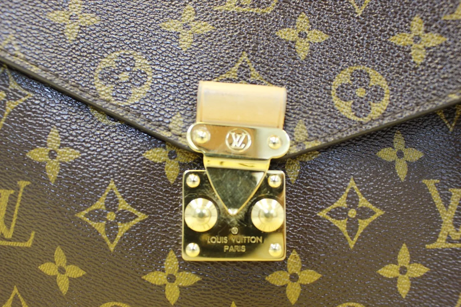 LOUIS VUITTON Monogram Canvas Metis Pochette Crossbody Bag