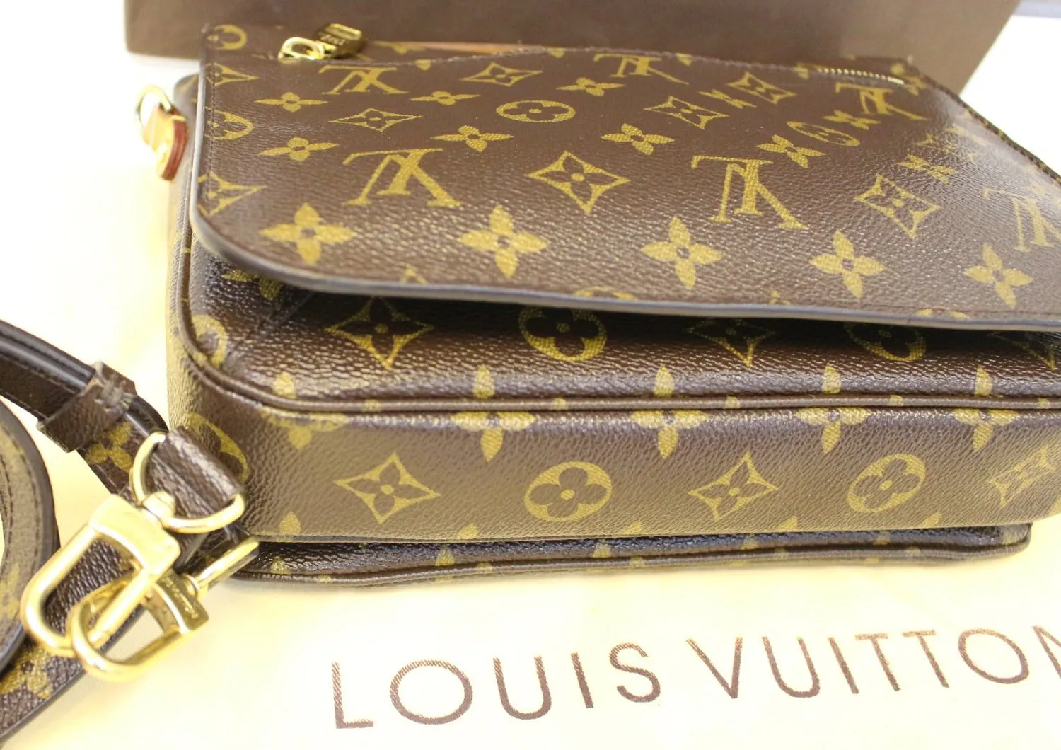 LOUIS VUITTON Monogram Canvas Metis Pochette Crossbody Bag