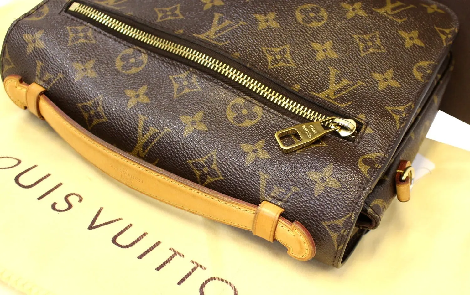 LOUIS VUITTON Monogram Canvas Metis Pochette Crossbody Bag