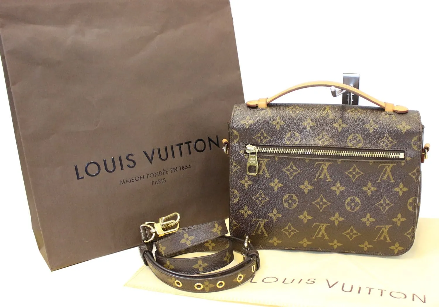 LOUIS VUITTON Monogram Canvas Metis Pochette Crossbody Bag
