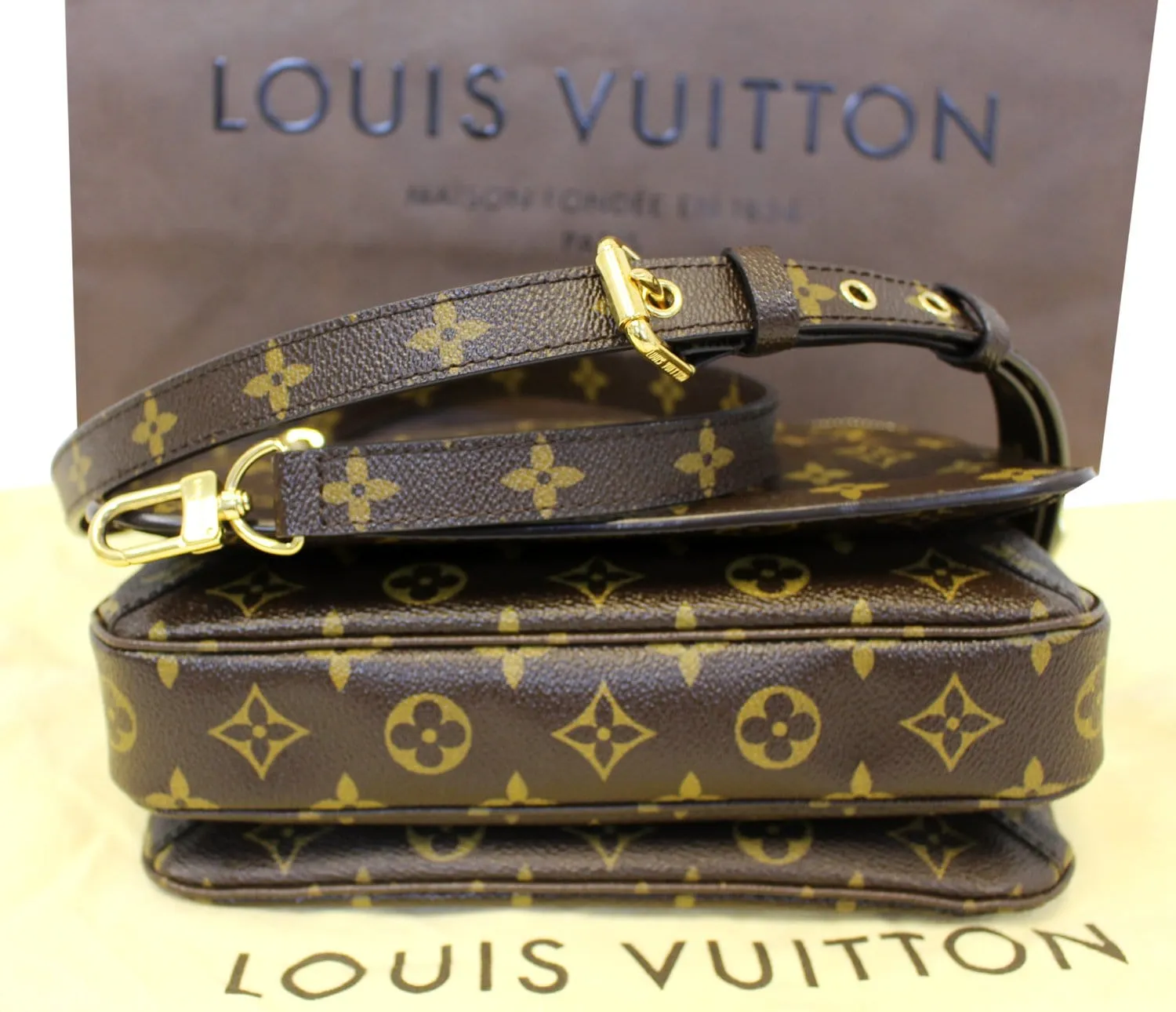 LOUIS VUITTON Monogram Canvas Metis Pochette Crossbody Bag