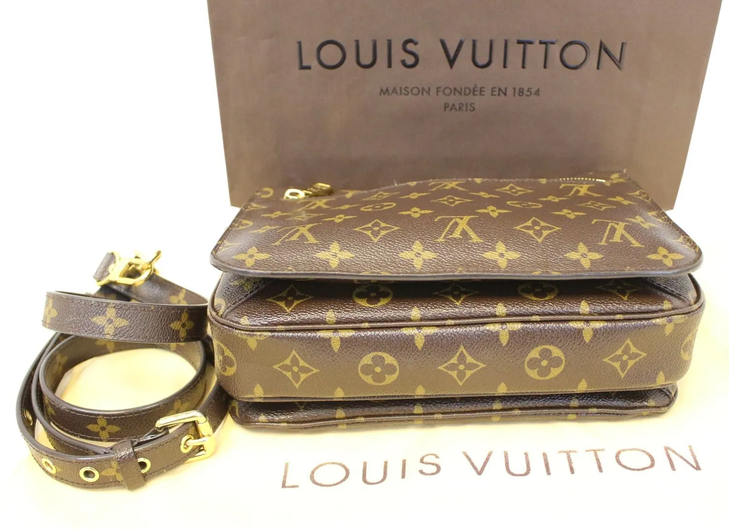 LOUIS VUITTON Monogram Canvas Metis Pochette Crossbody Bag