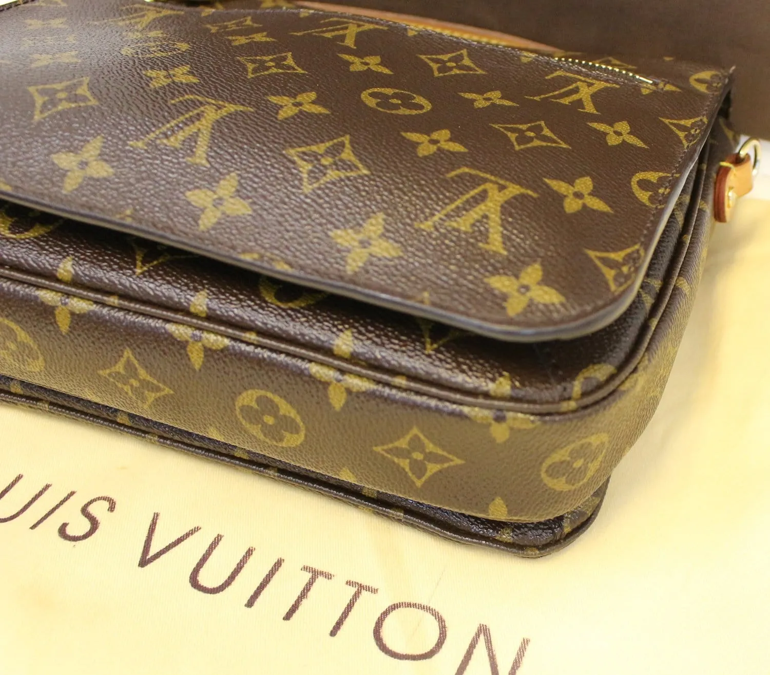 LOUIS VUITTON Monogram Canvas Metis Pochette Crossbody Bag