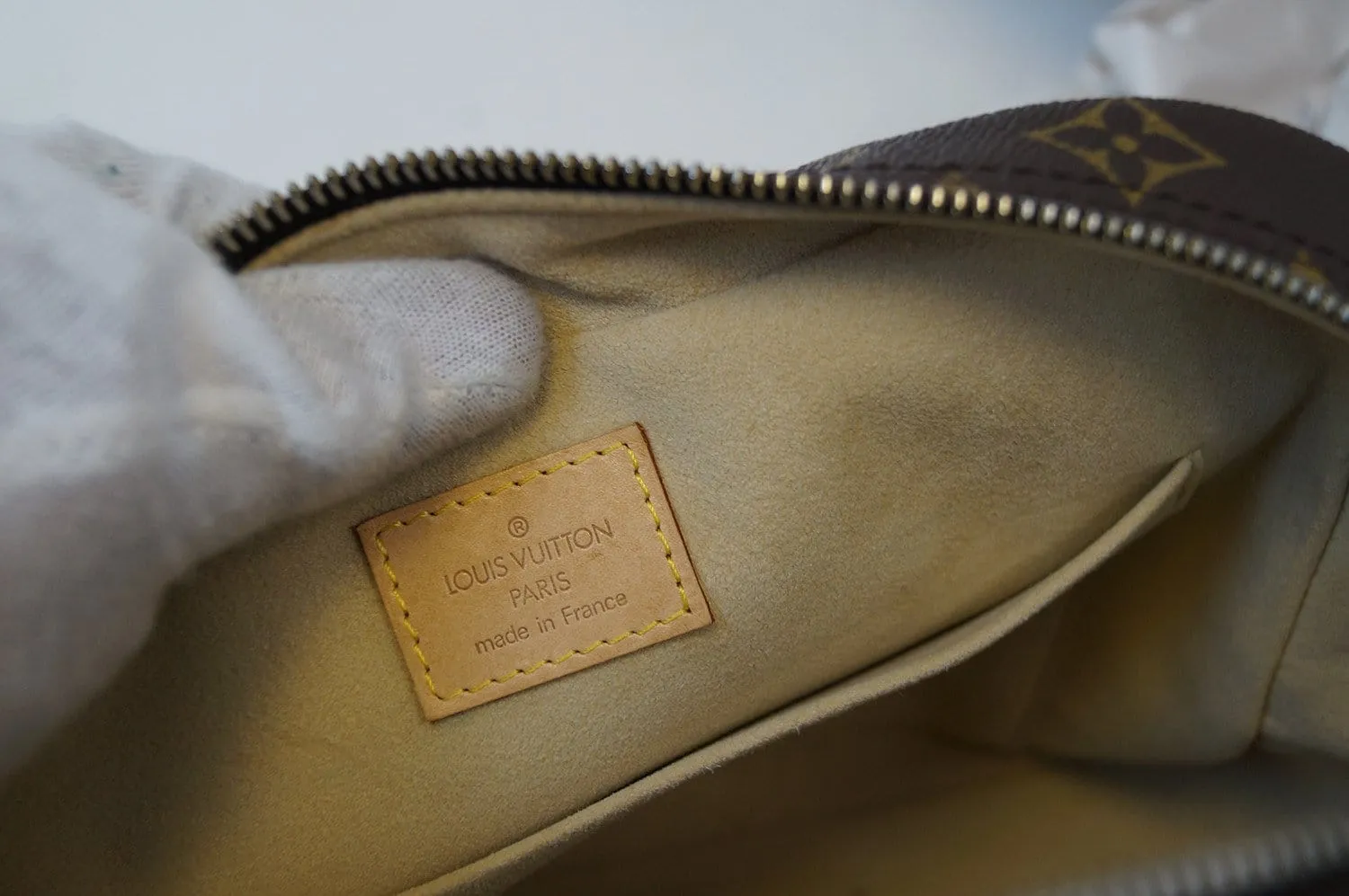 LOUIS VUITTON Monogram Manhattan PM Handbag