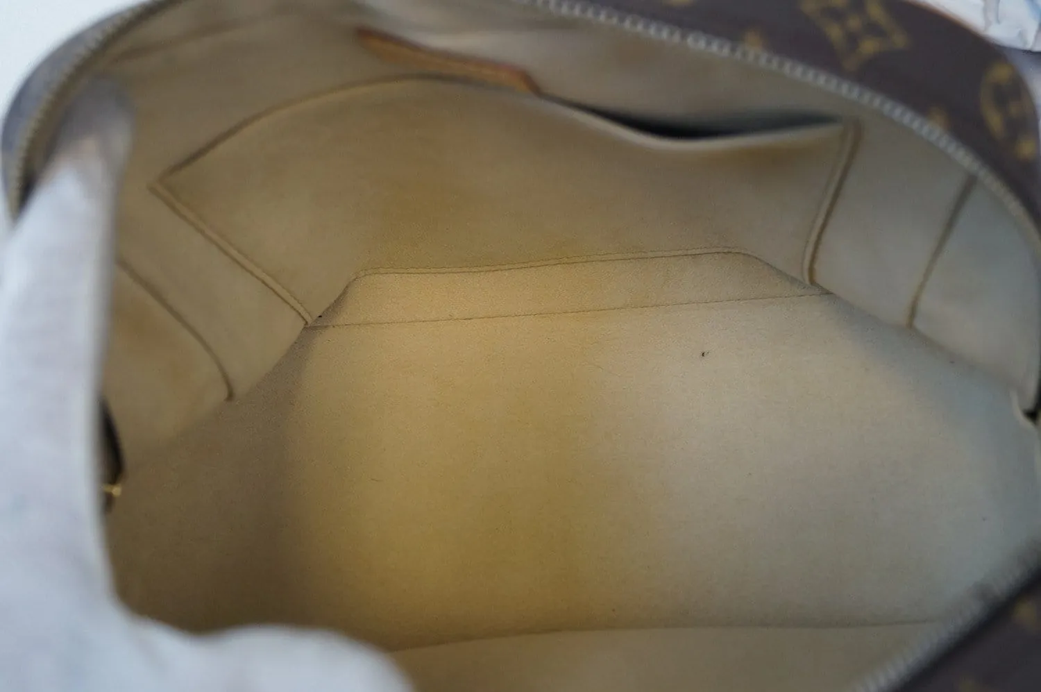 LOUIS VUITTON Monogram Manhattan PM Handbag
