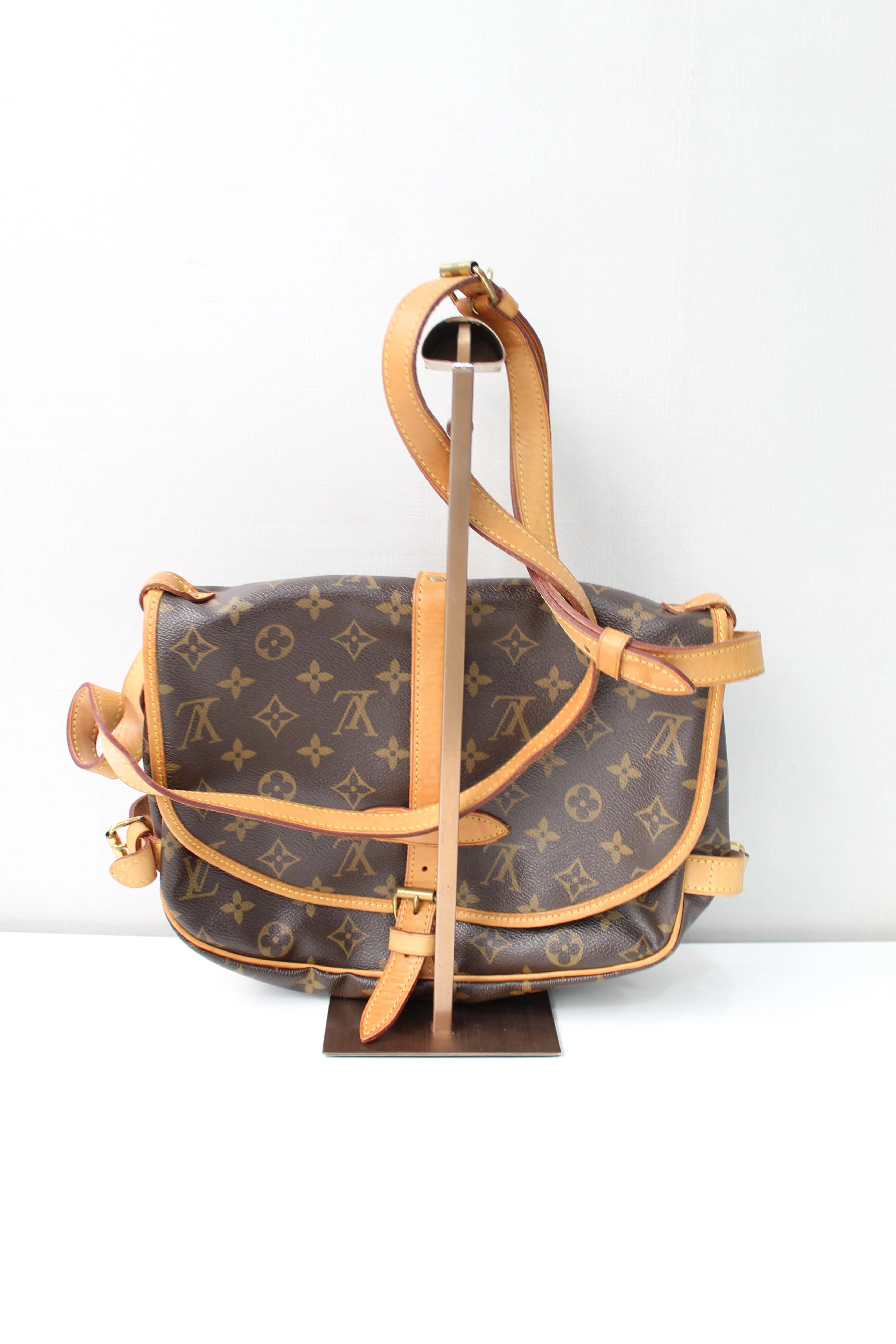 Louis Vuitton Saumur 30