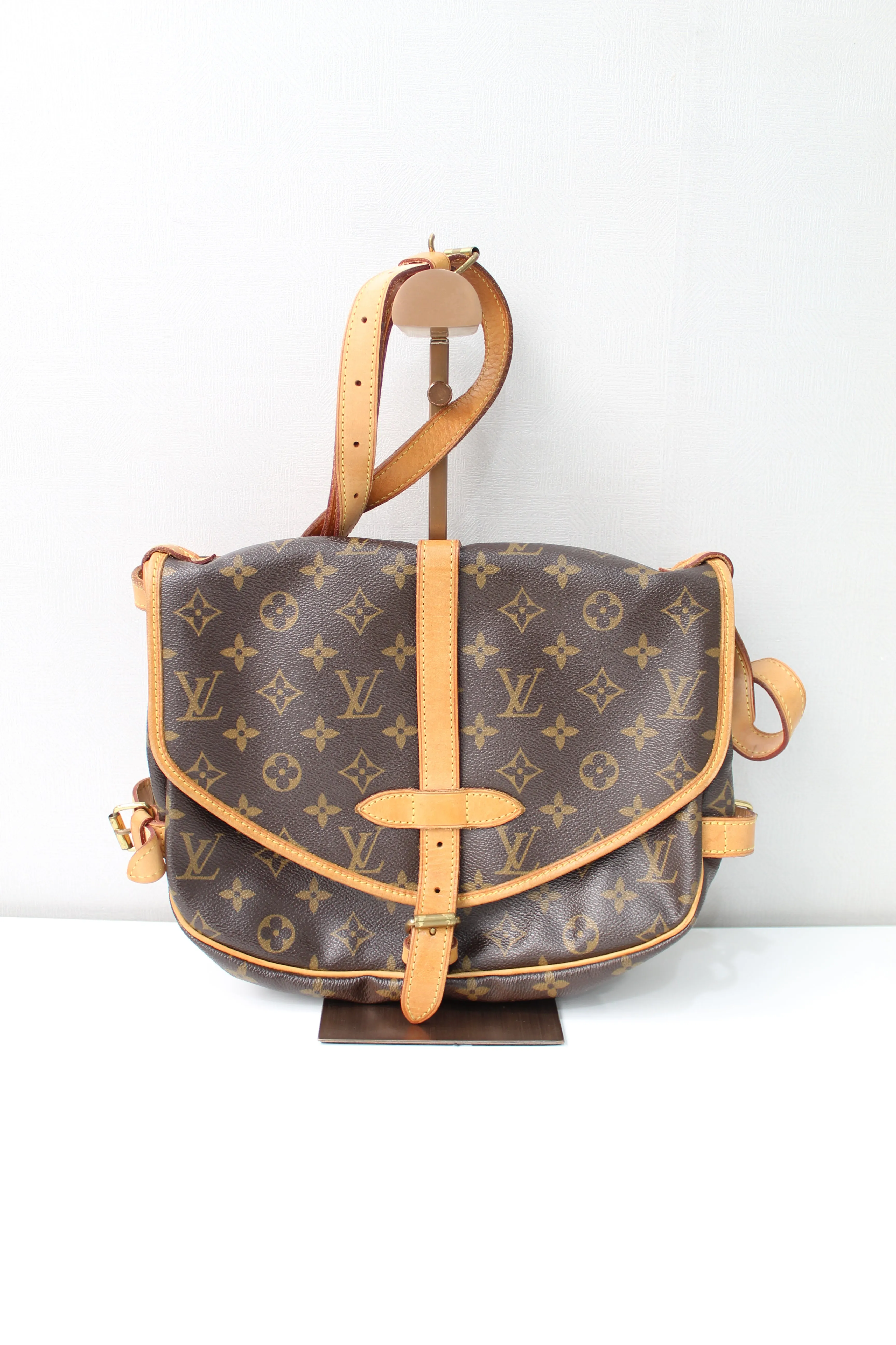 Louis Vuitton Saumur 30